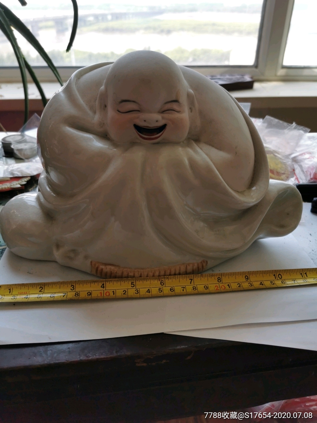 刘远长签名瓷雕哈哈佛作品