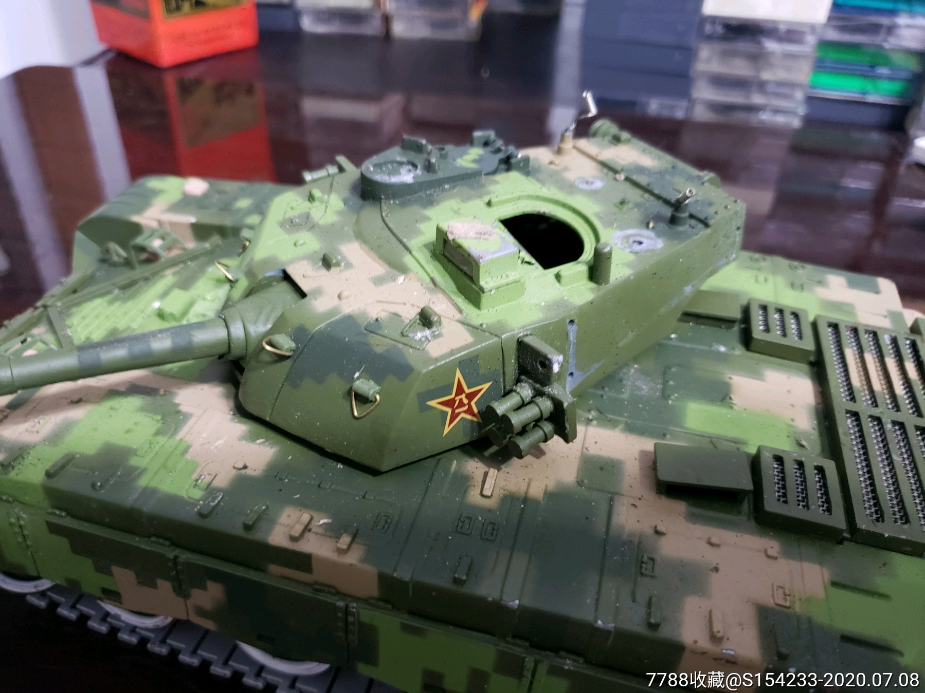 金属八一坦克模型(估计好几斤重)