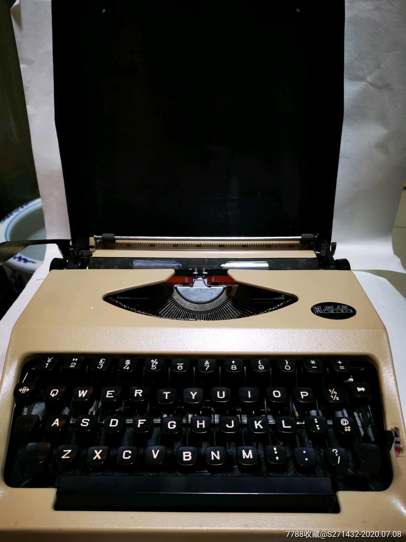 80年代老上海英雄牌英文机械打字机,怀旧收藏,各字母按键正常