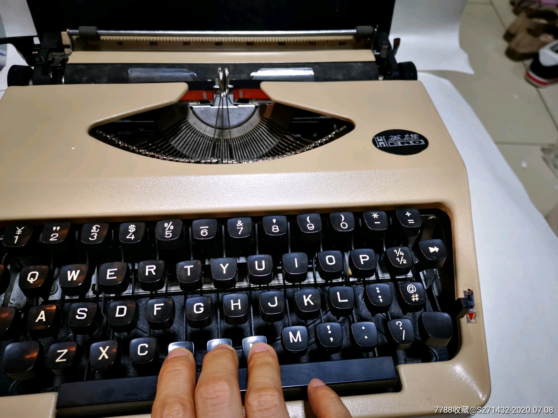80年代老上海英雄牌英文机械打字机,怀旧收藏,各字母按键正常
