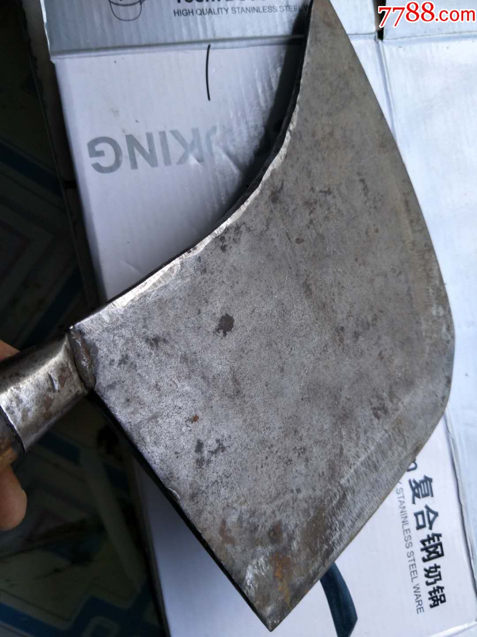 老的三环牌砍骨头刀,个头大,分量足,近3斤重,品相如图,快递20元