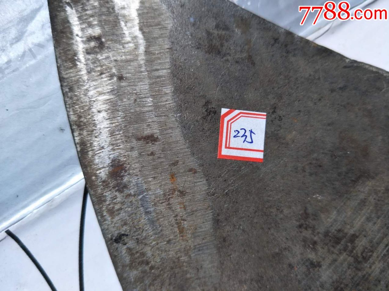 老的三环牌砍骨头刀,个头大,分量足,近3斤重,品相如图,快递20元