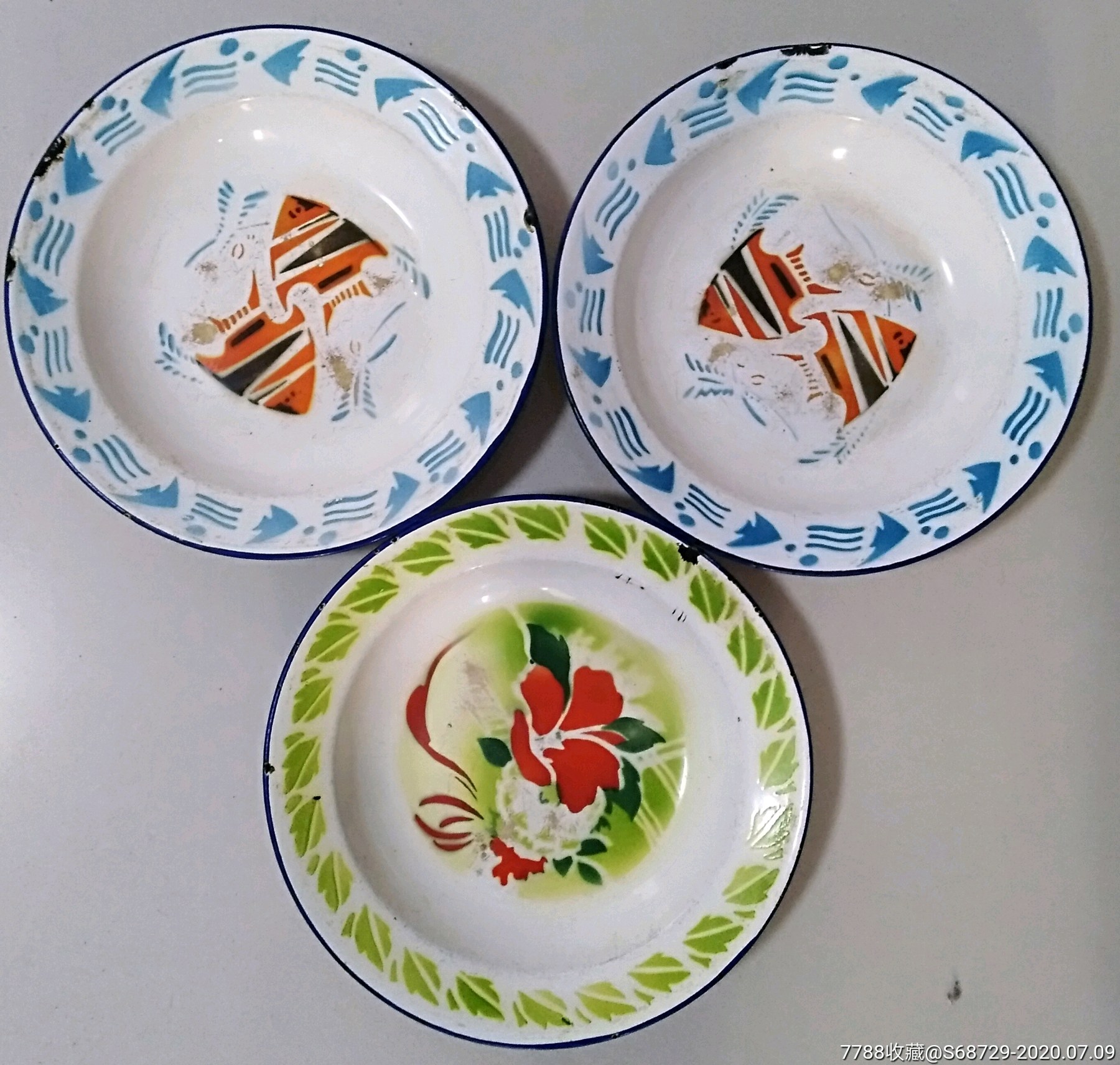 三只搪瓷盘子