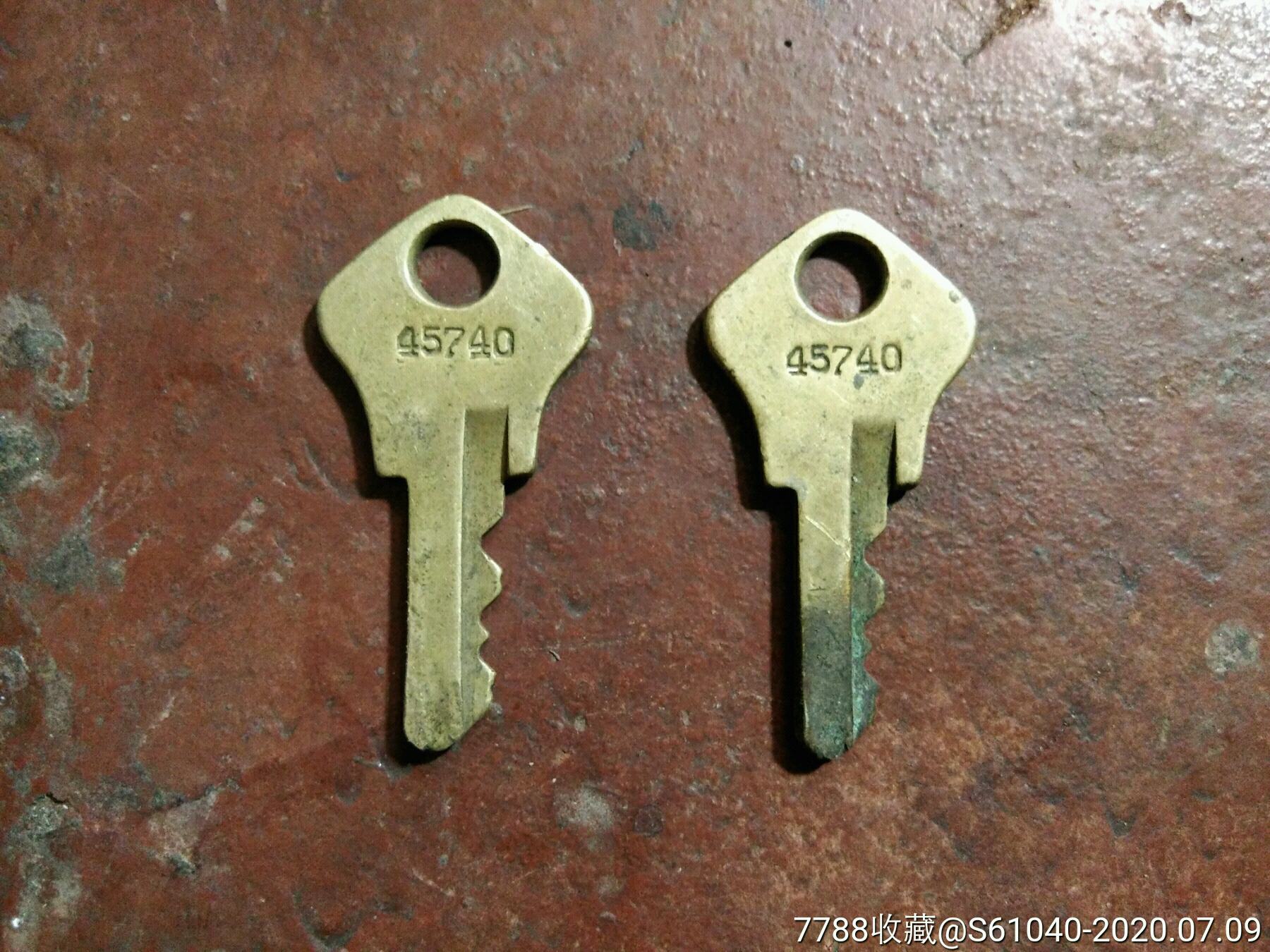 三环老铜钥匙一对《一天快拍》