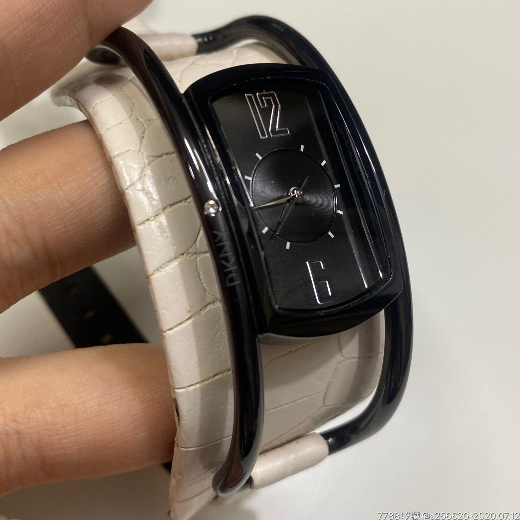 《美国大牌》dkny黑色手镯形女士石英手表,瑞士机芯,走时精准_价格10