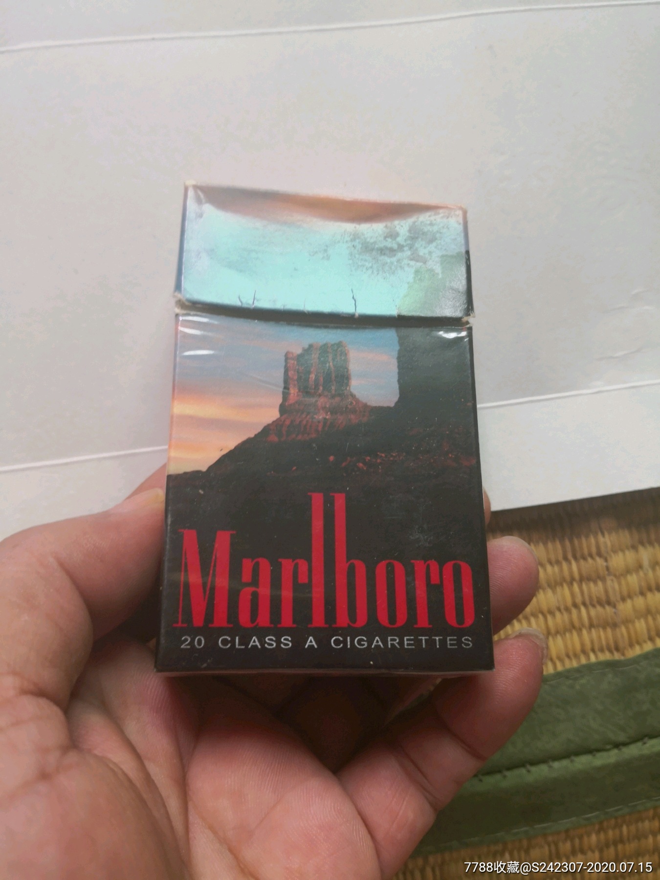 希少万宝路烟合纯外国近全新品