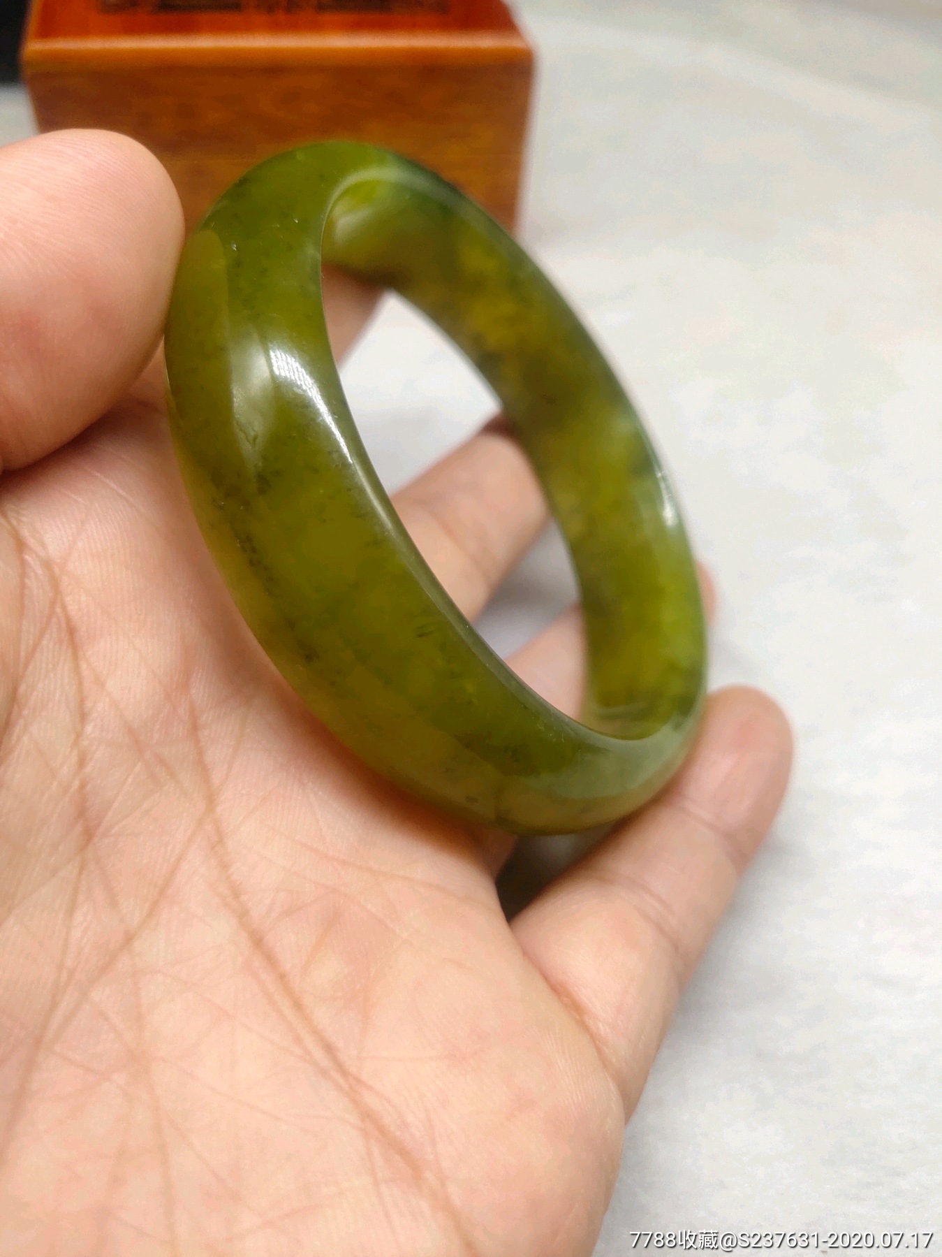 新疆黄岫玉手镯