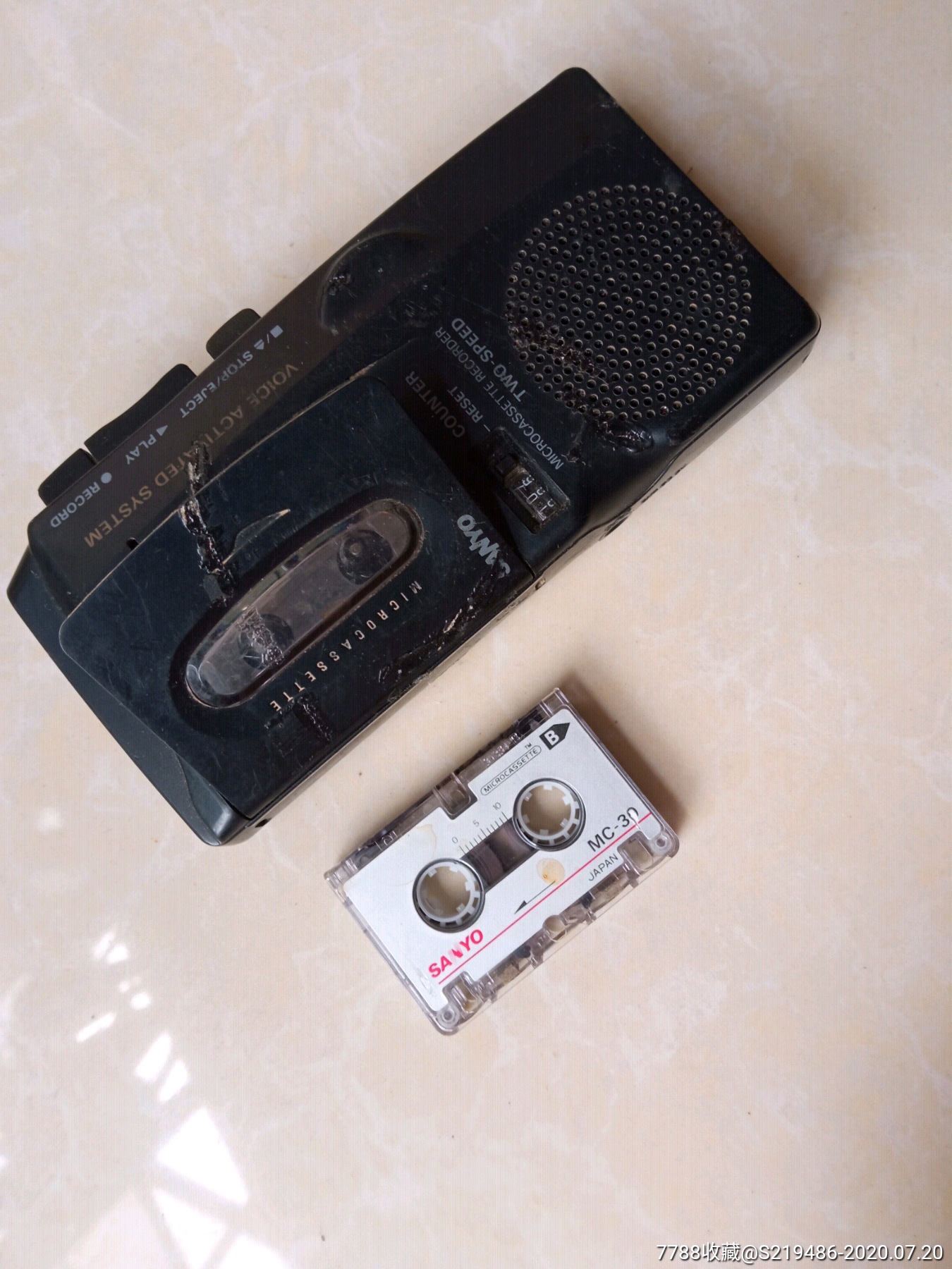 三洋袖珍型磁带录音机