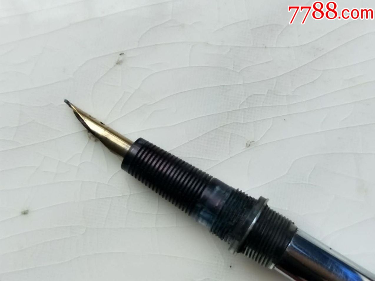 77年12k英雄钢笔,尖有损坏,英雄616型,收来就这样,品相如图,瑕疵图中