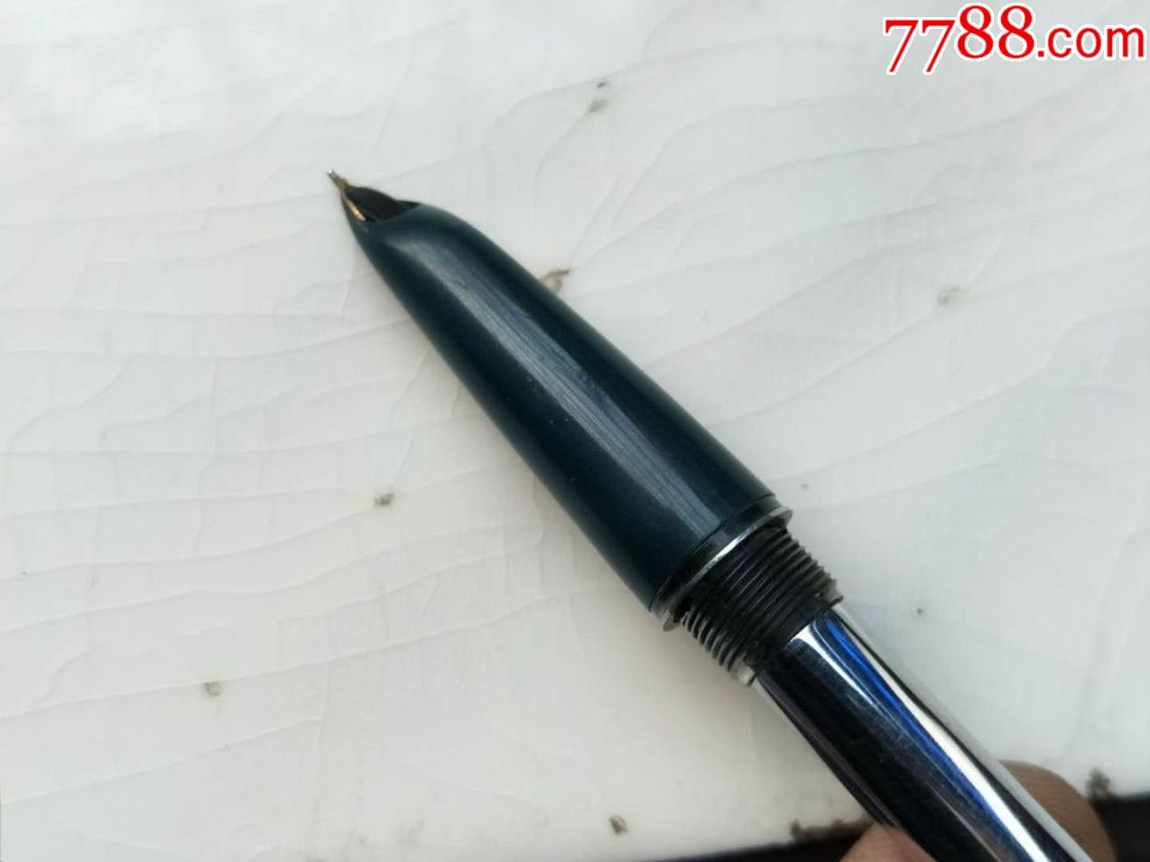 77年12k英雄钢笔,尖有损坏,英雄616型,收来就这样,品相如图,瑕疵图中