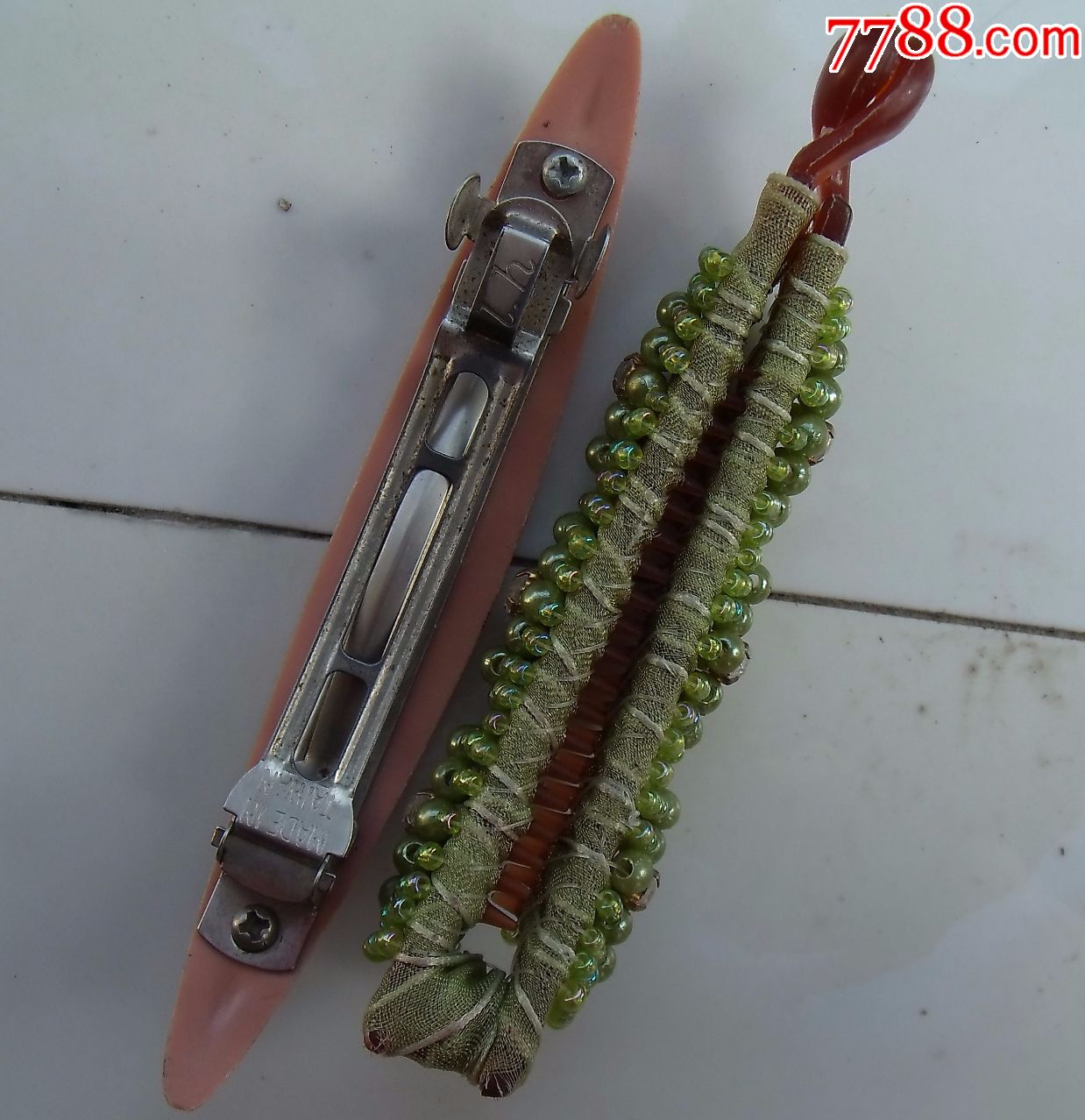 首页 拍卖 发卡/发饰 >> 80年代塑料发夹两个(一是台湾产,与台三通