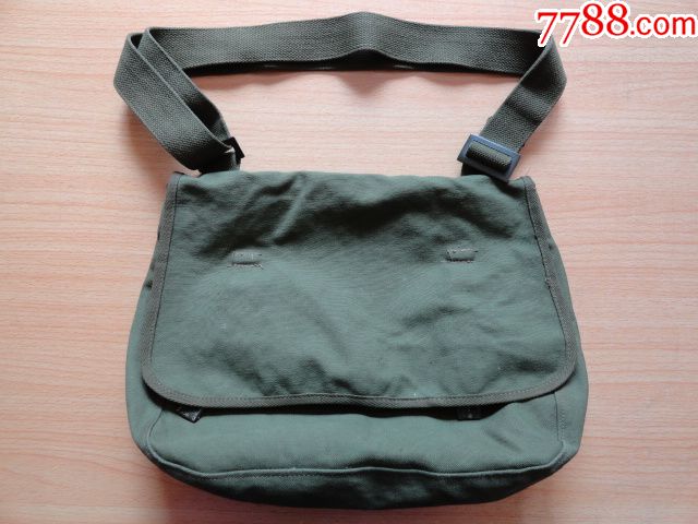 1977年绿色【*用书包】