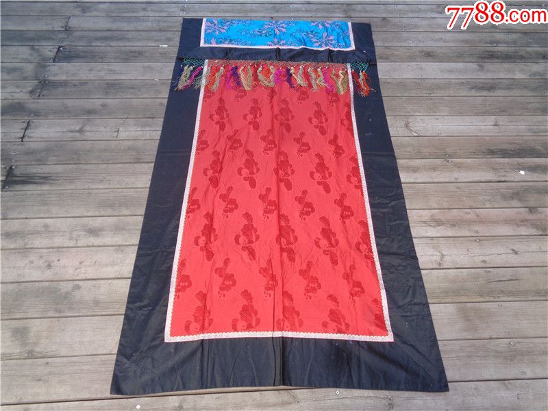 民国时期带流苏的花卉纹红丝绸大门帘