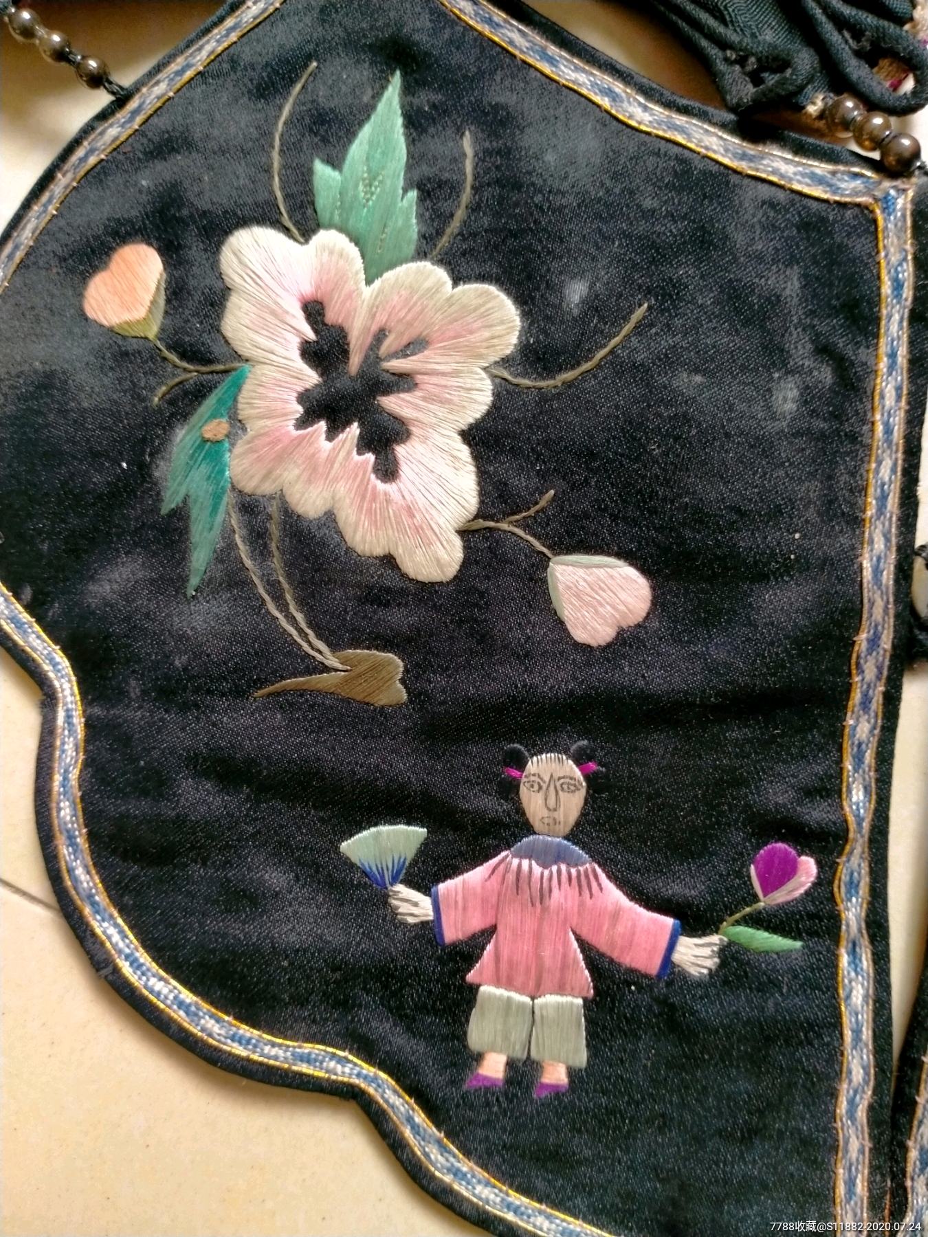 一流修工精品清代丝绸披肩云肩金线人物花卉图