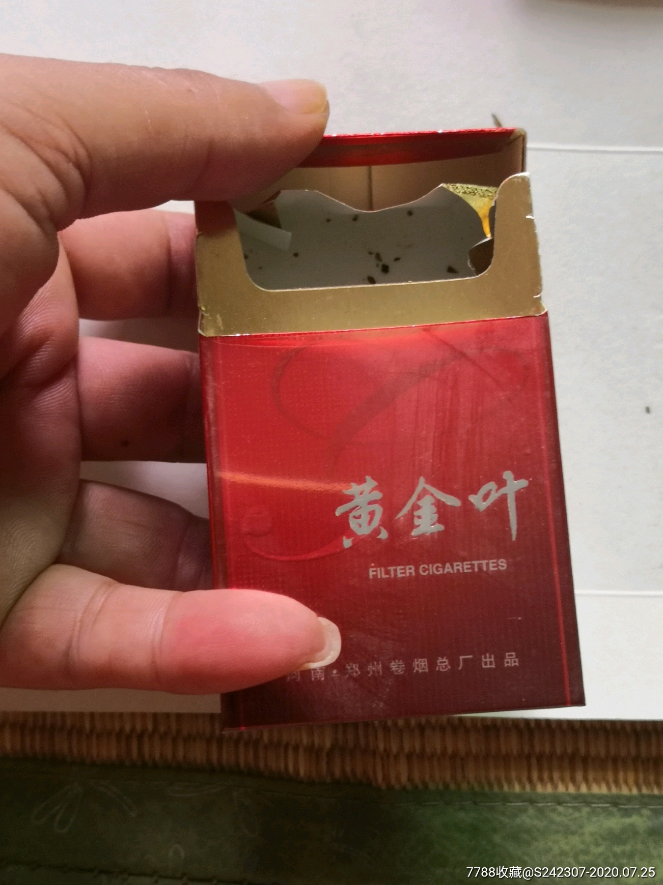 红黄盒子的香烟图片