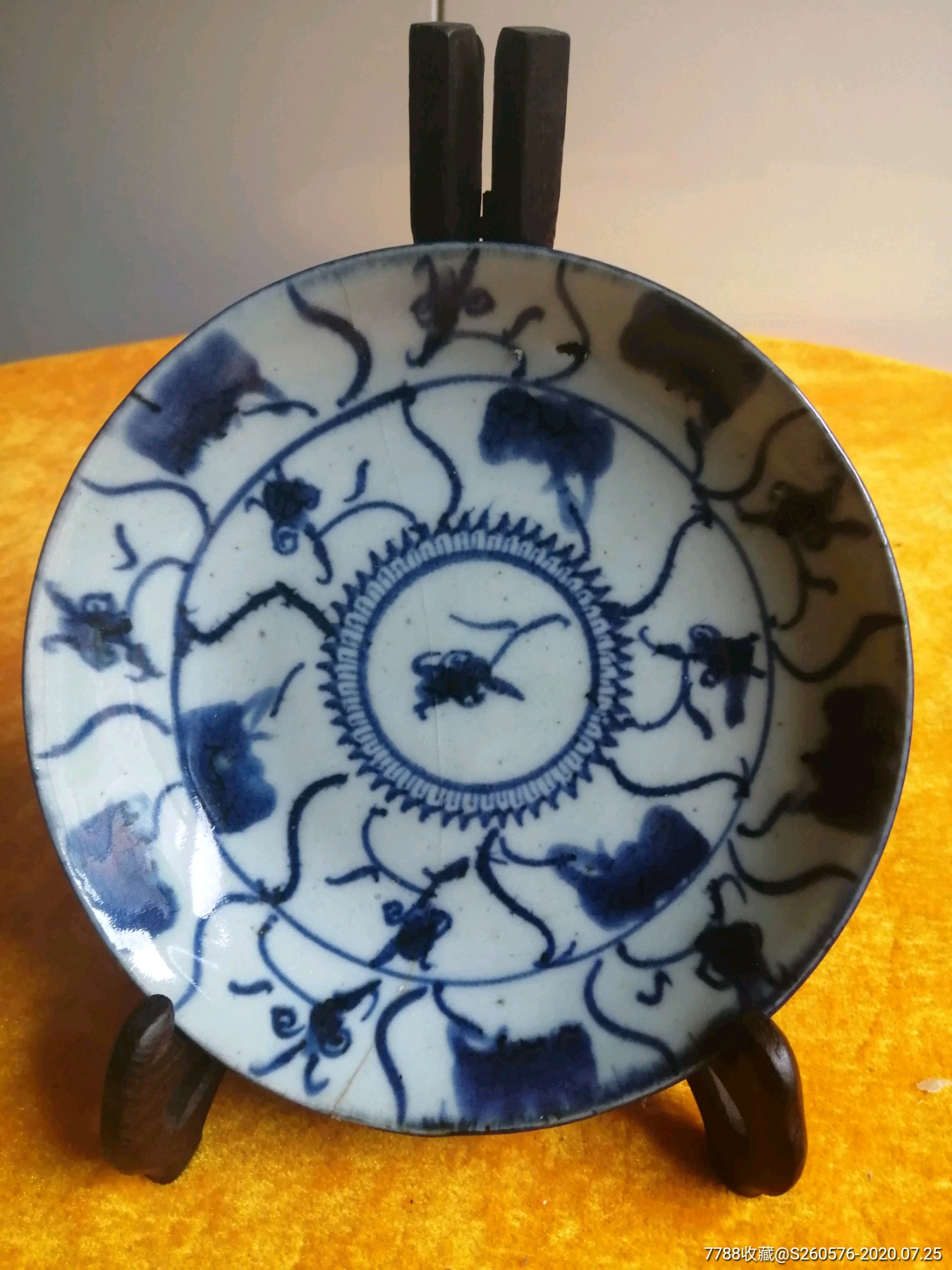 缠技莲纹饰盘,青花瓷_第1张