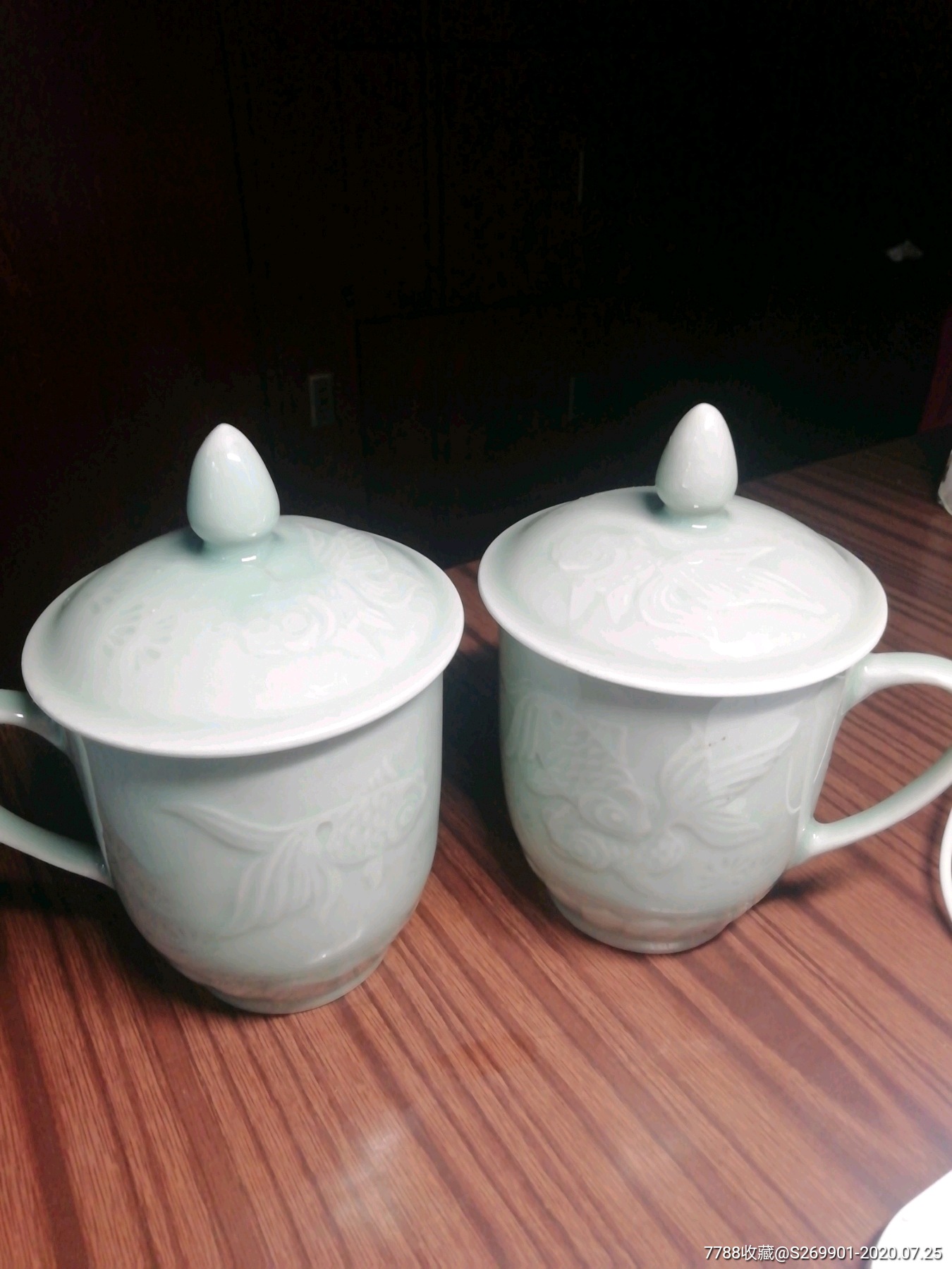 中国龙泉两个茶杯