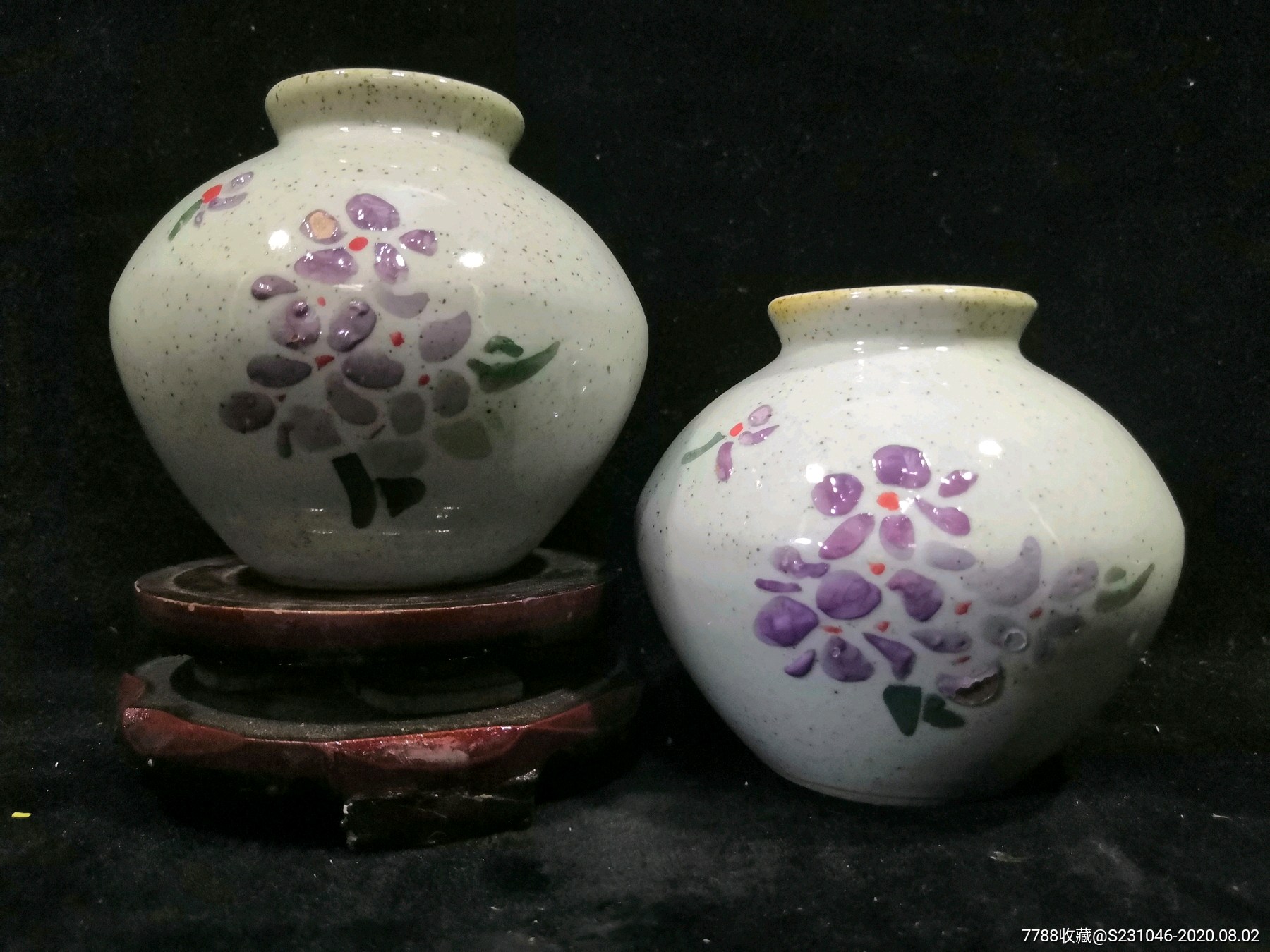 60年代建国瓷厂美研室粉彩堆花小罐一对