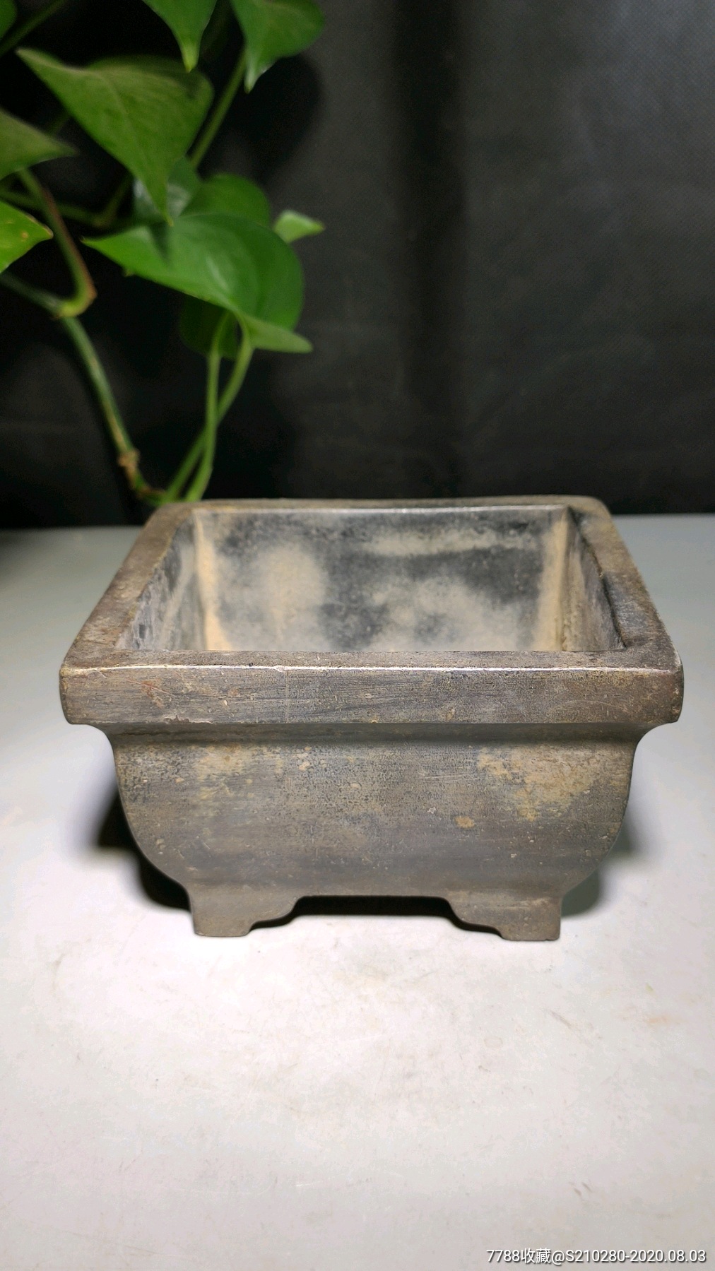 四方铜香炉