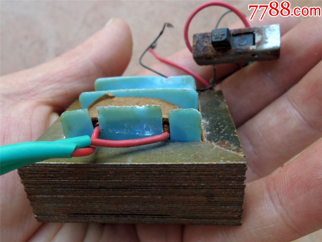 怀旧收藏-80年代熊猫戏竹便携手提式塑壳应急灯一套-不含电池-其他灯