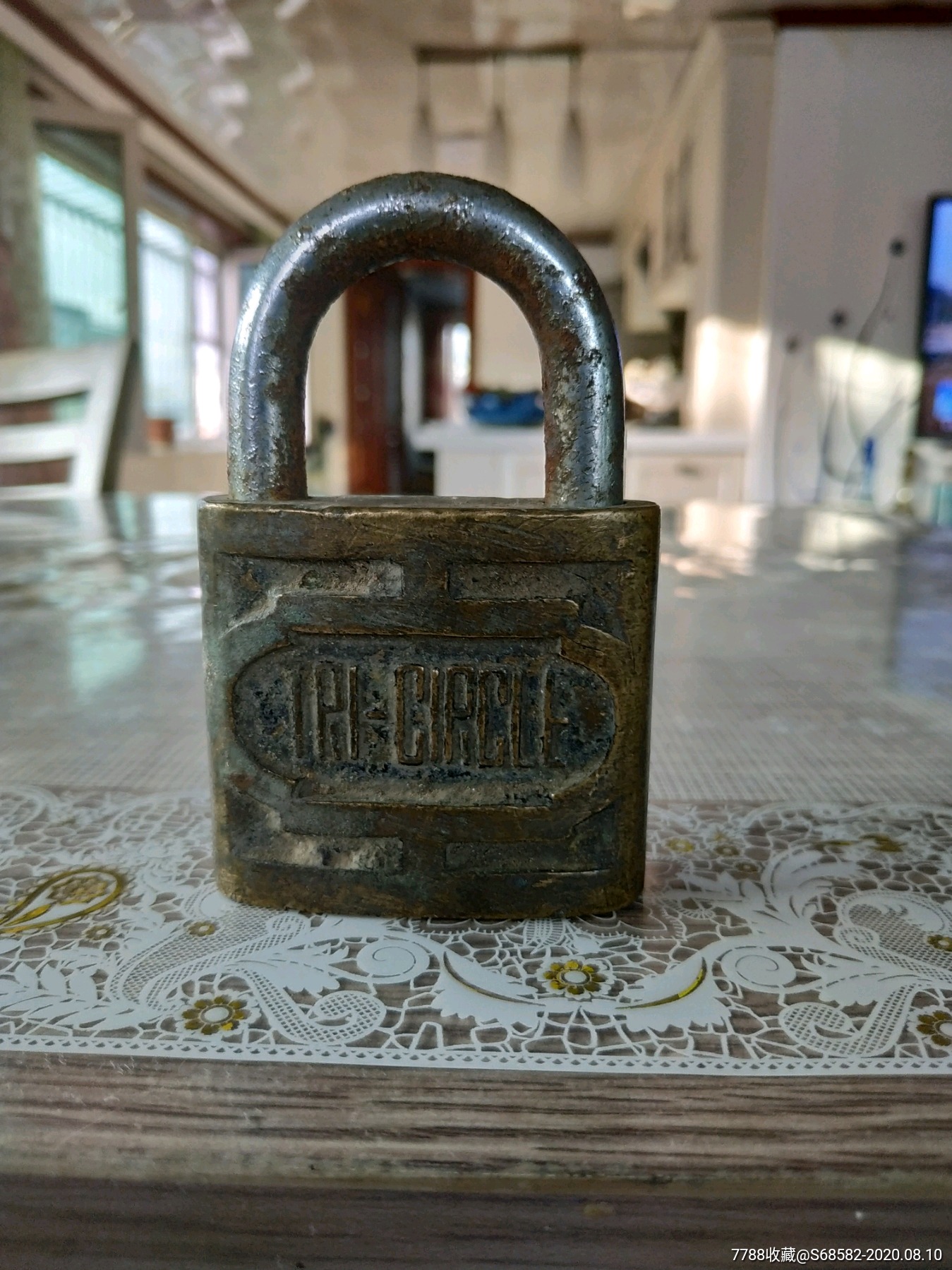 滚动鼠标滚轴,图片即可轻松放大,缩小更多"铜锁/铜钥