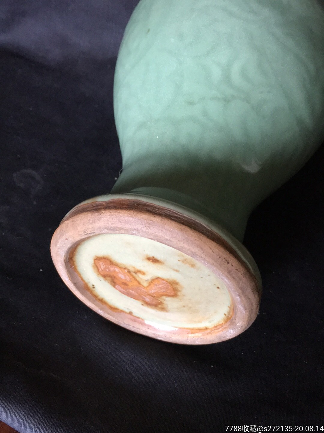 豆青釉折沿口刻花梅瓶