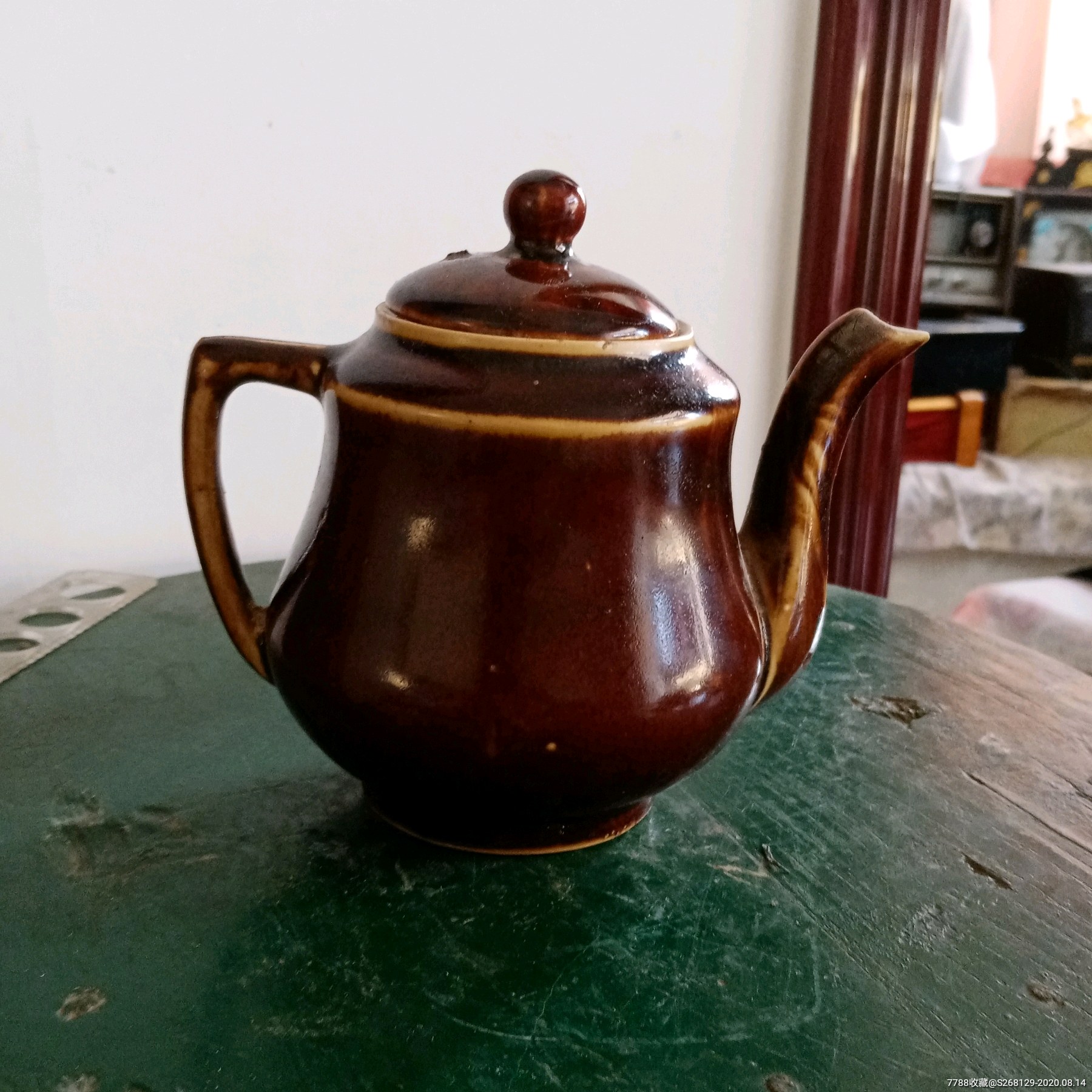 怀旧老酱黄釉茶壶