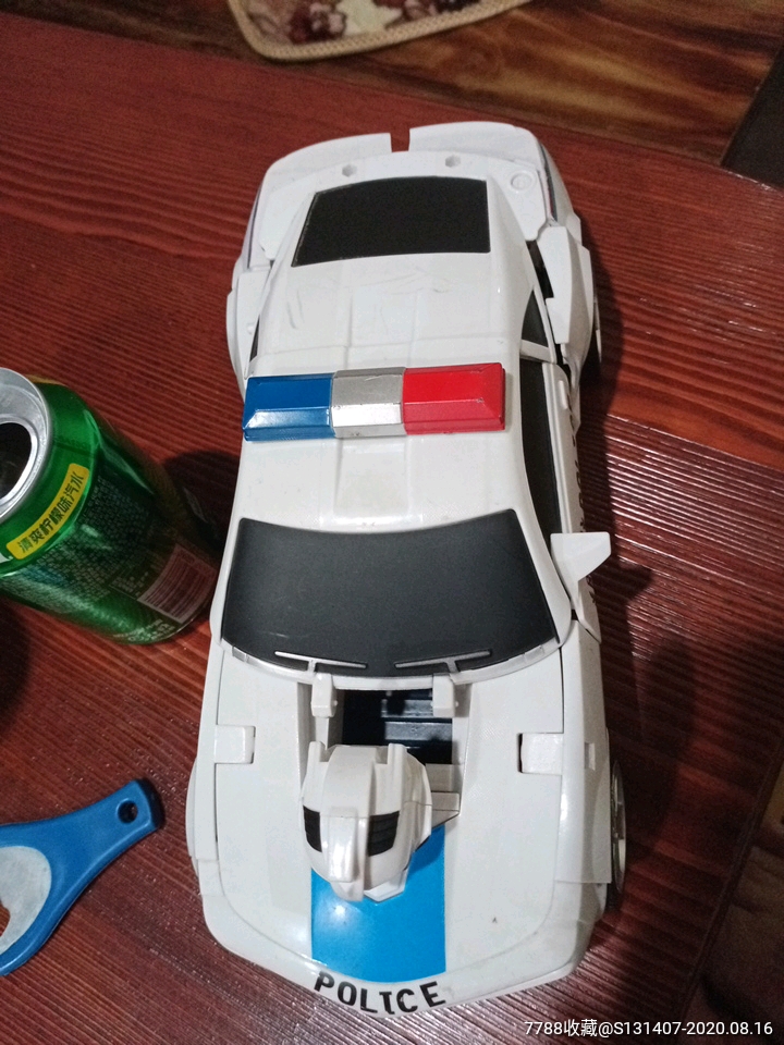 警车变形金刚