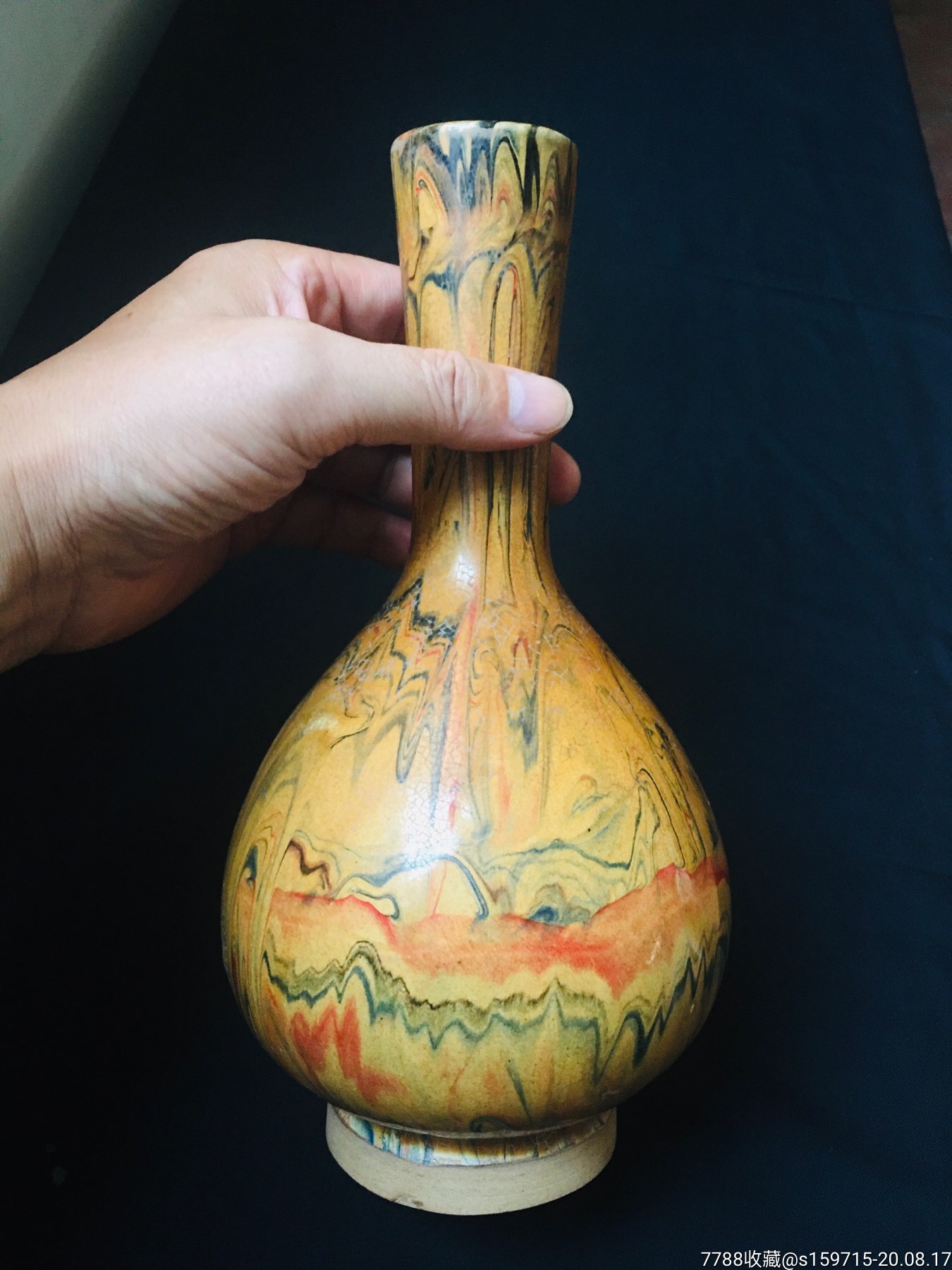 宋代绞釉长颈瓶