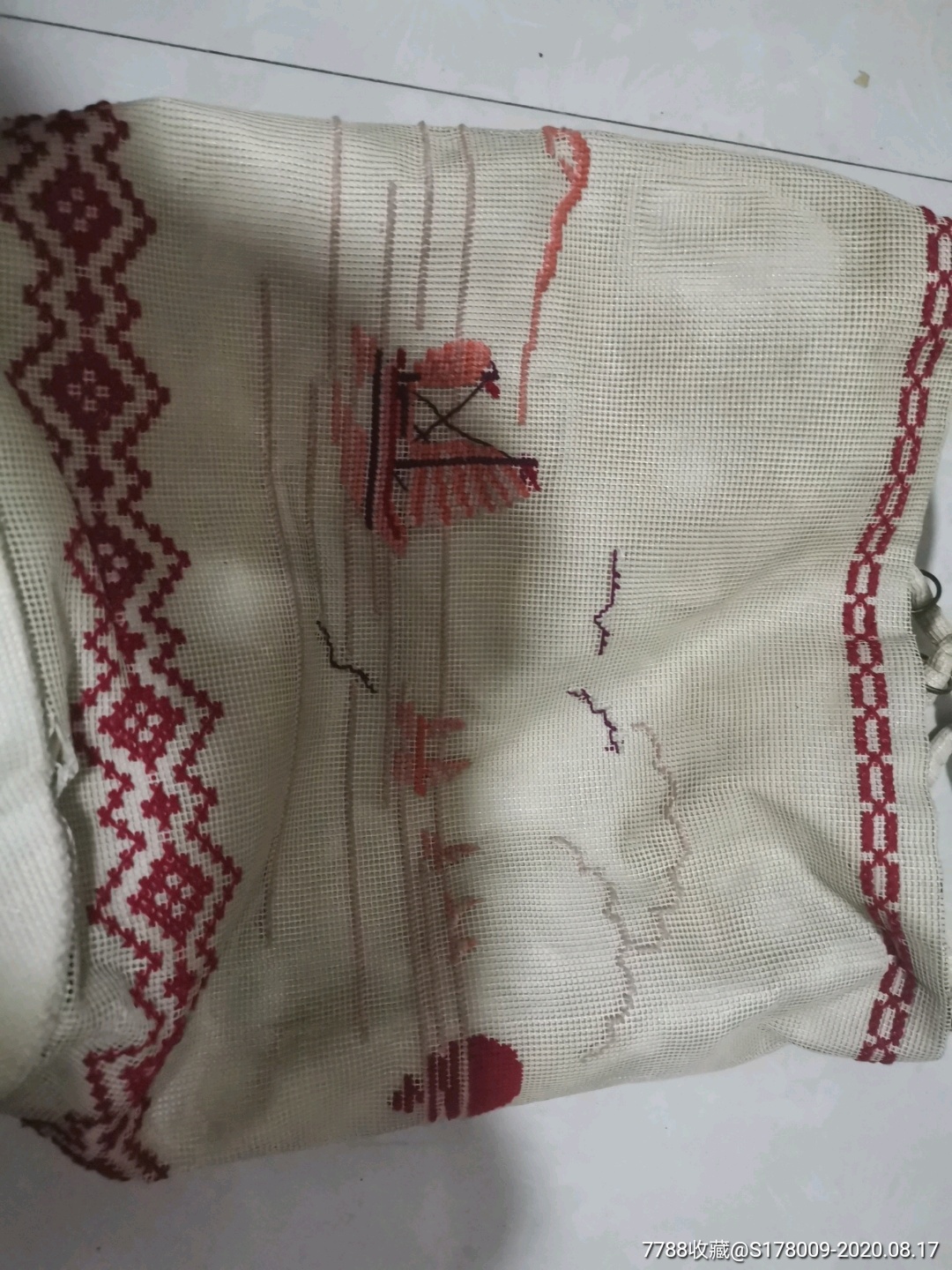 绣花图案精美的兜子