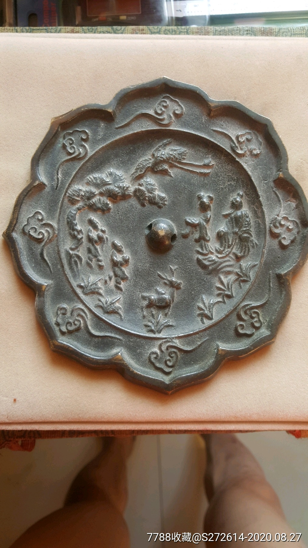 人物故事纹饰铜镜