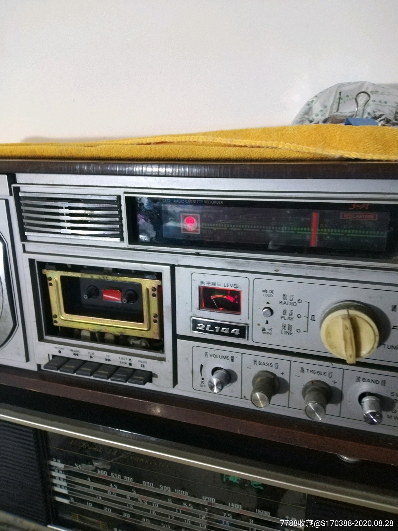 木壳台式红灯收录机