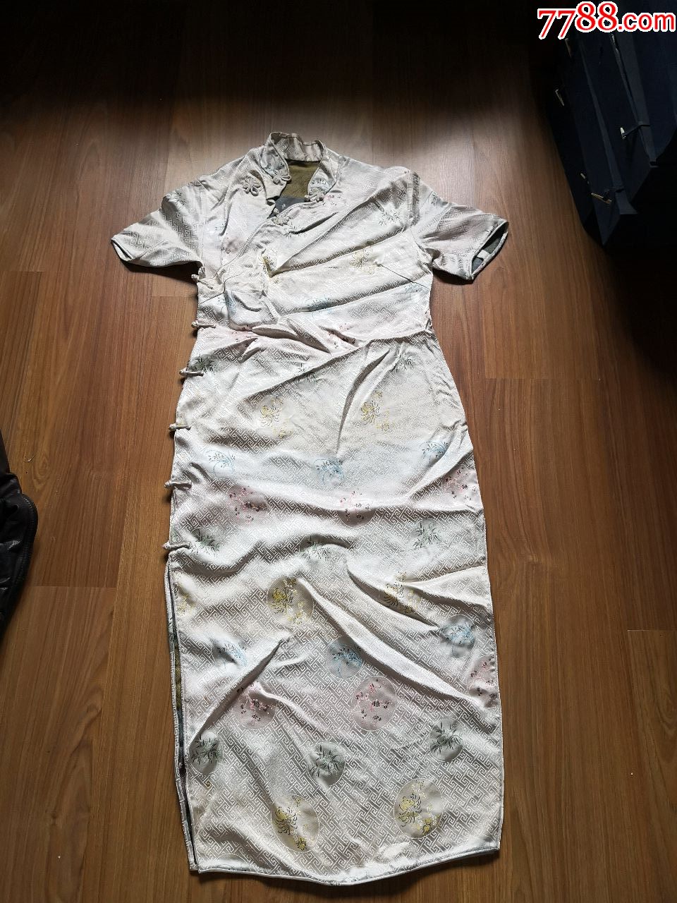 老式织锦缎旗袍