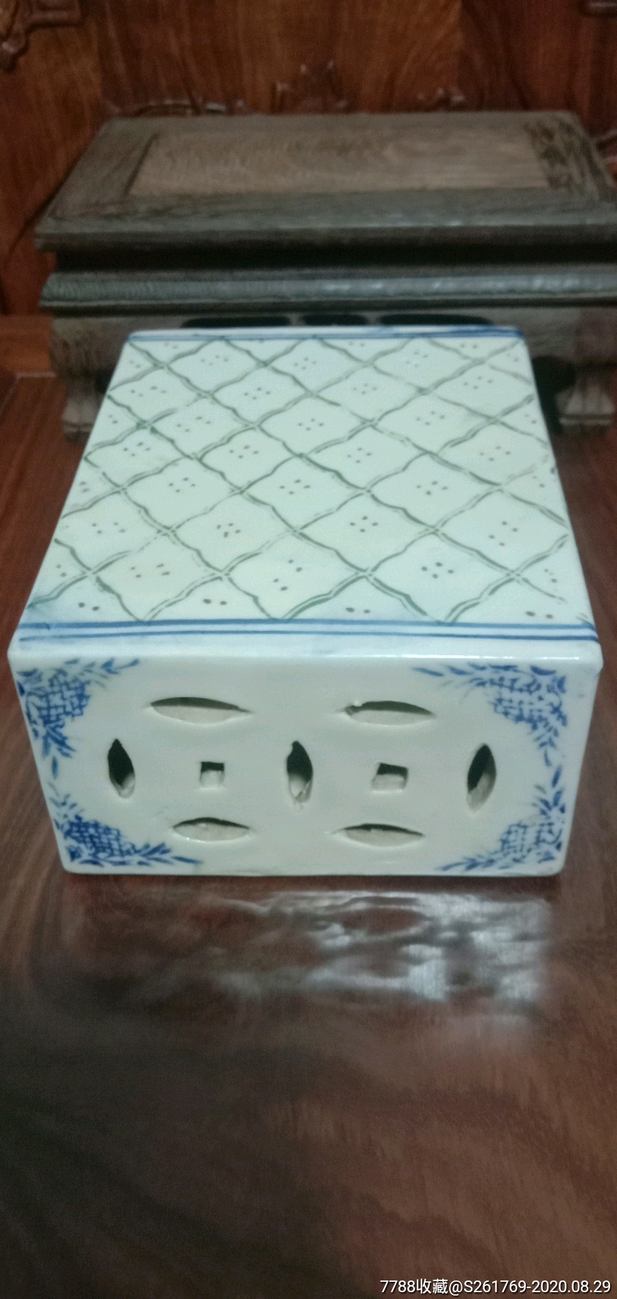 民国晚期青花加彩脉枕