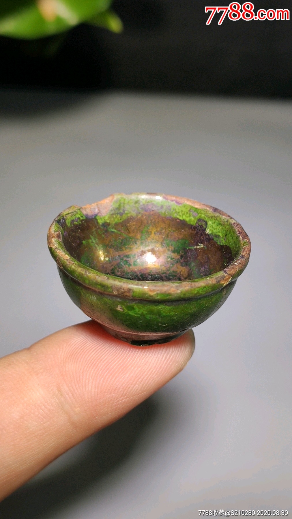 汉绿釉小瓷杯造型独特精致小巧局部有磕碰