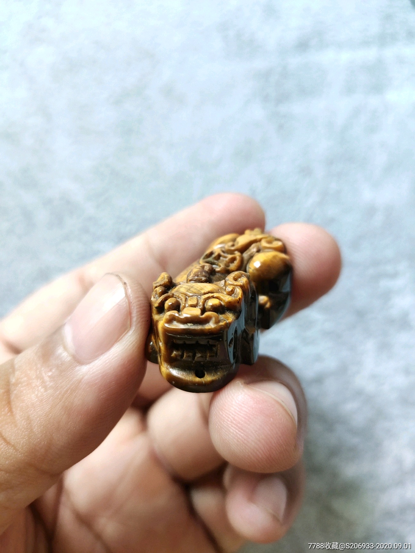 金黄虎眼石雕刻貔貅挂件吊坠