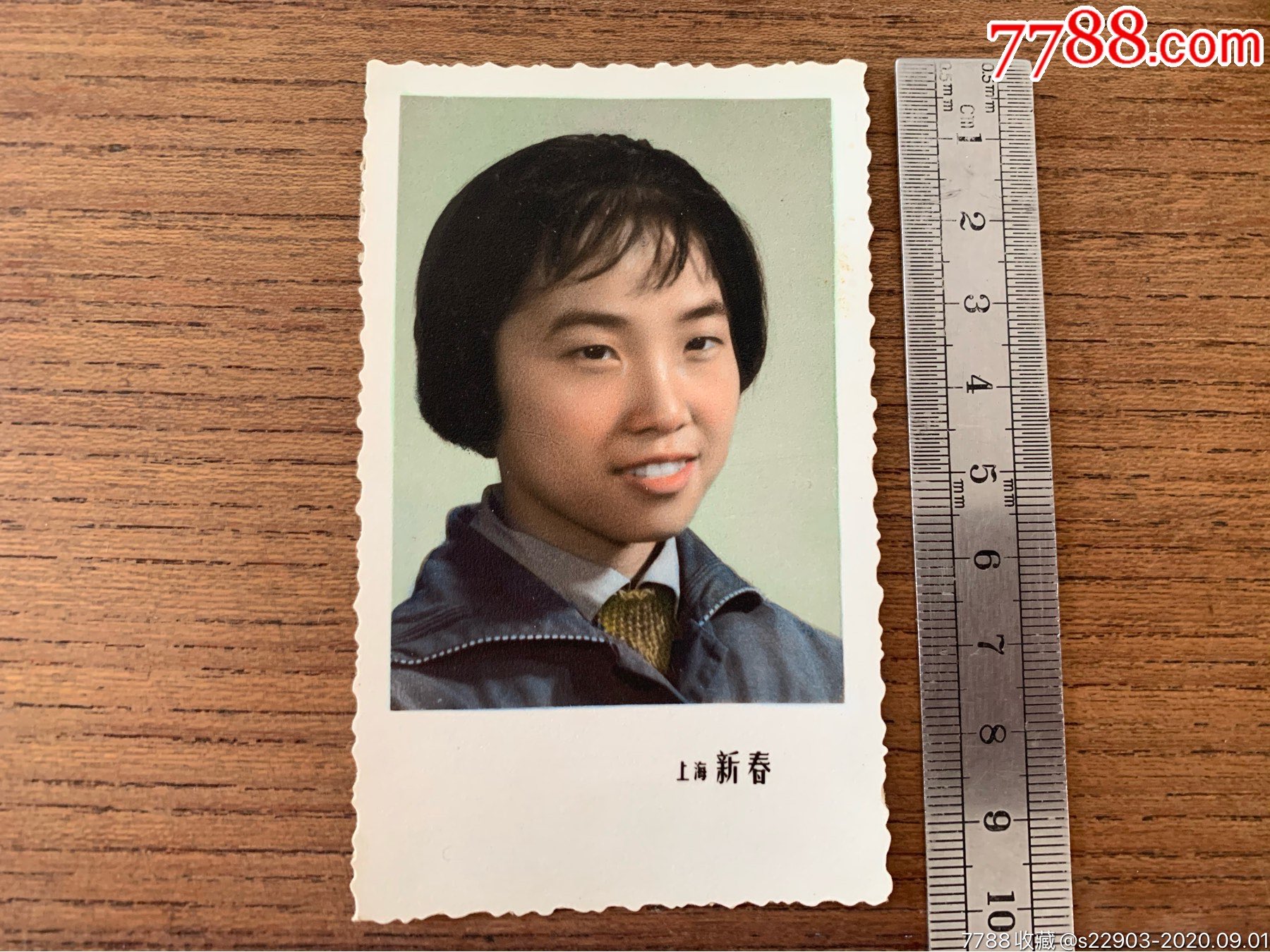 七十年代老照片手工上色短发美女色彩靓丽上海新春照相约9859厘米