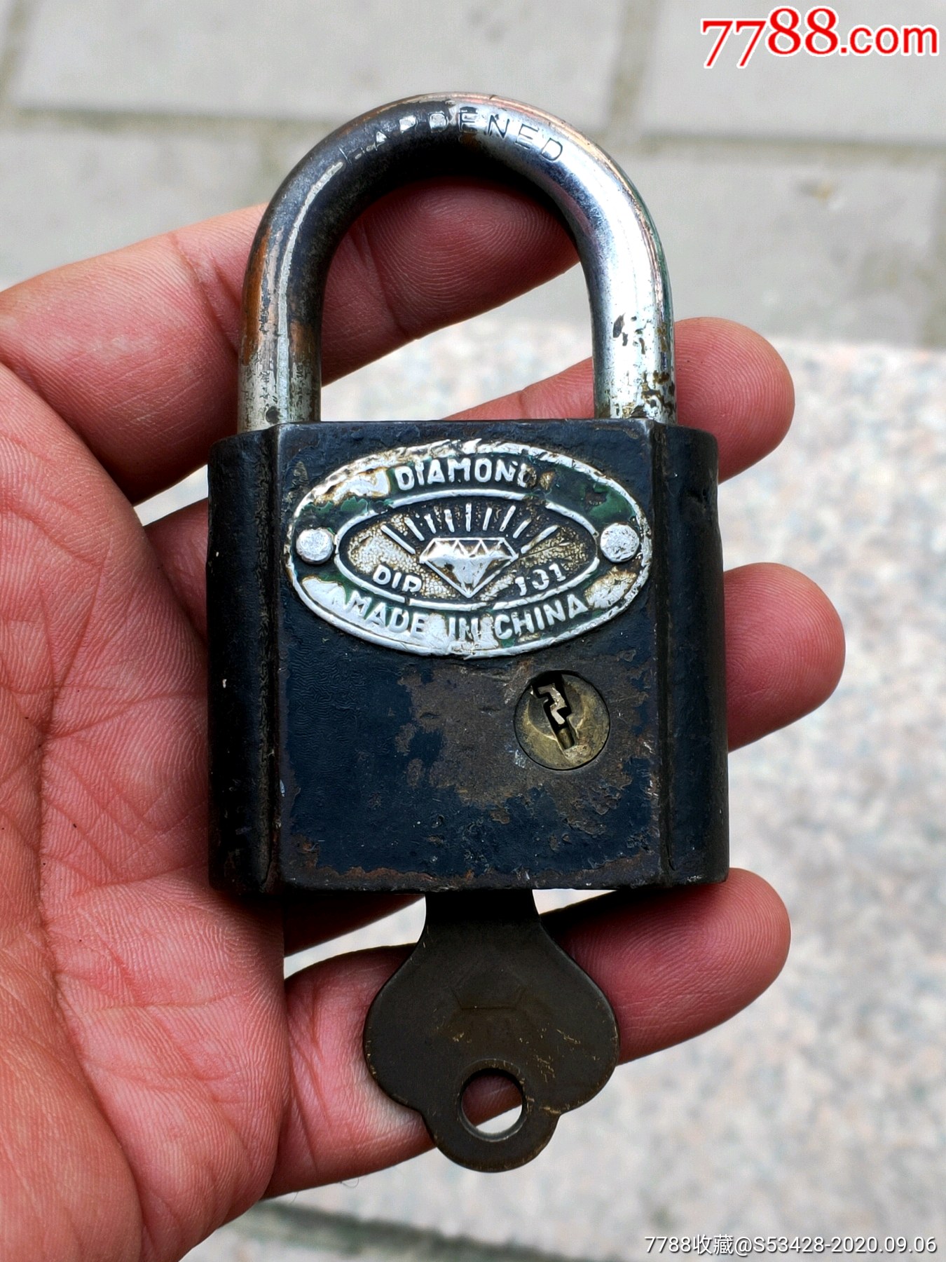 钻石牌双钥匙铁挂锁