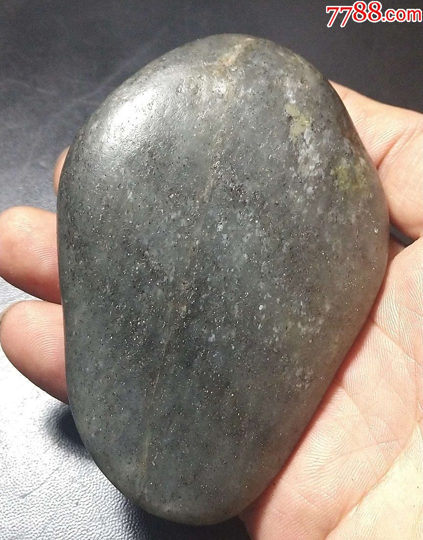 3935和田玉黑沁皮青花籽料234.8克