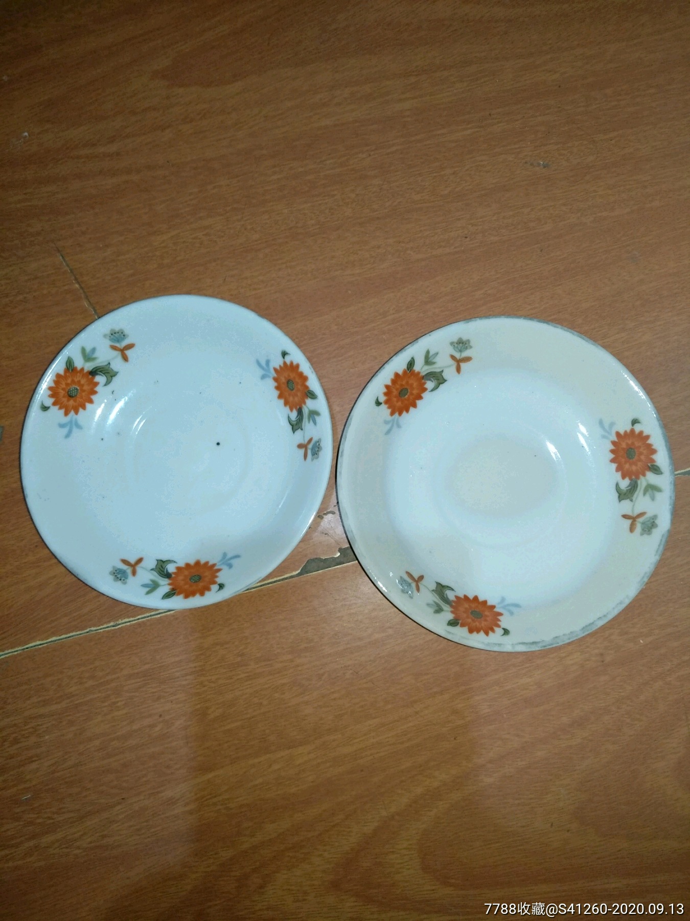 六七十年代景德镇新华瓷厂彩绘碟子一对
