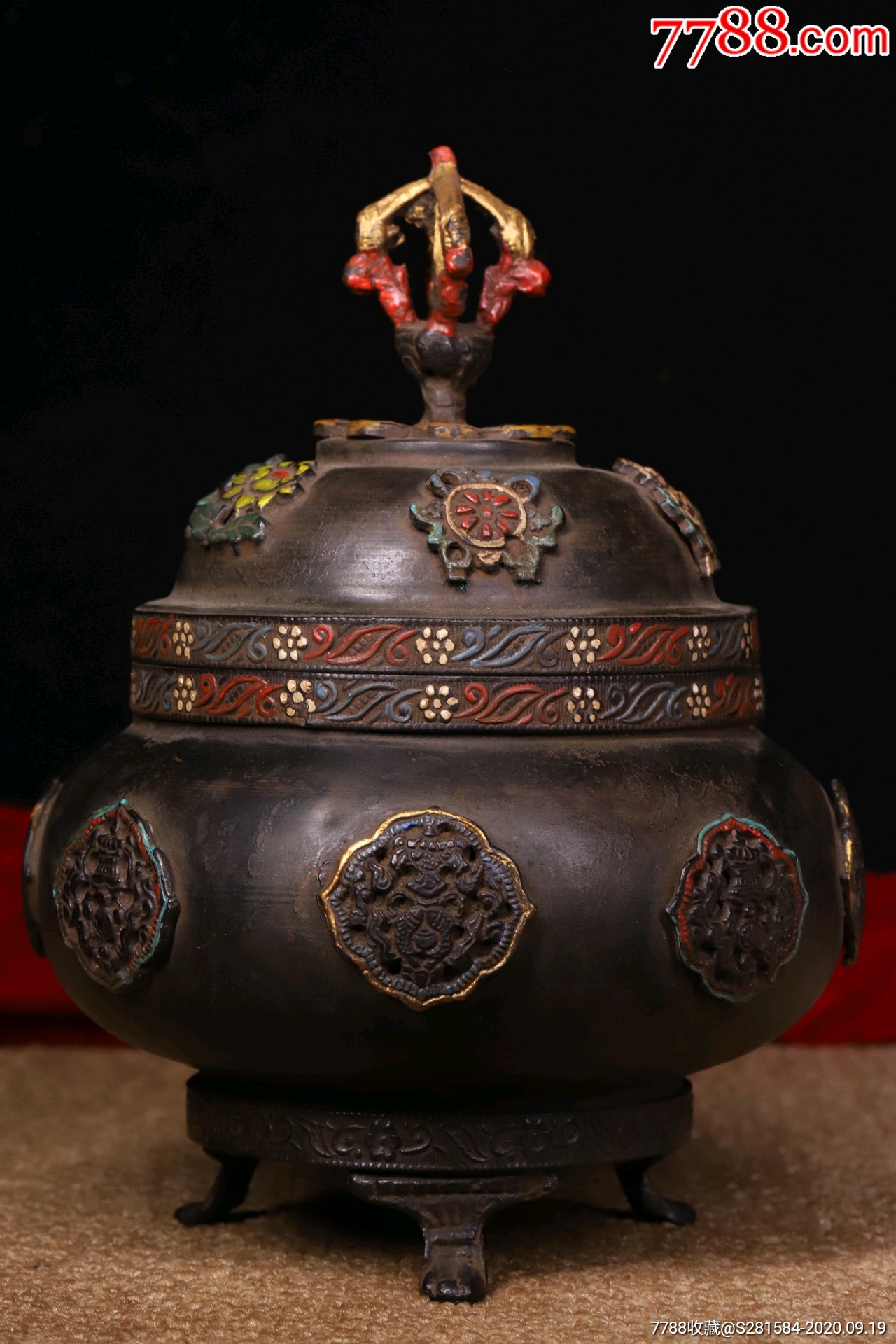 铜胎纯手工敲打錾刻描彩八宝香炉