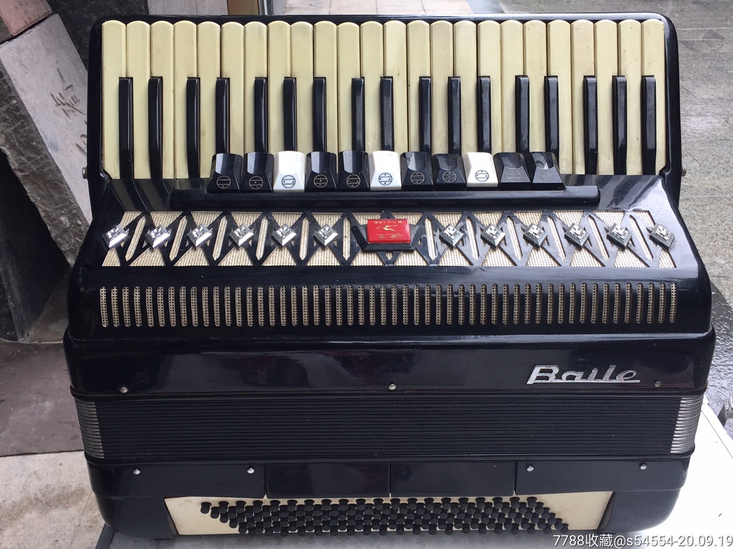 上海百乐120键十一个按键大手风琴
