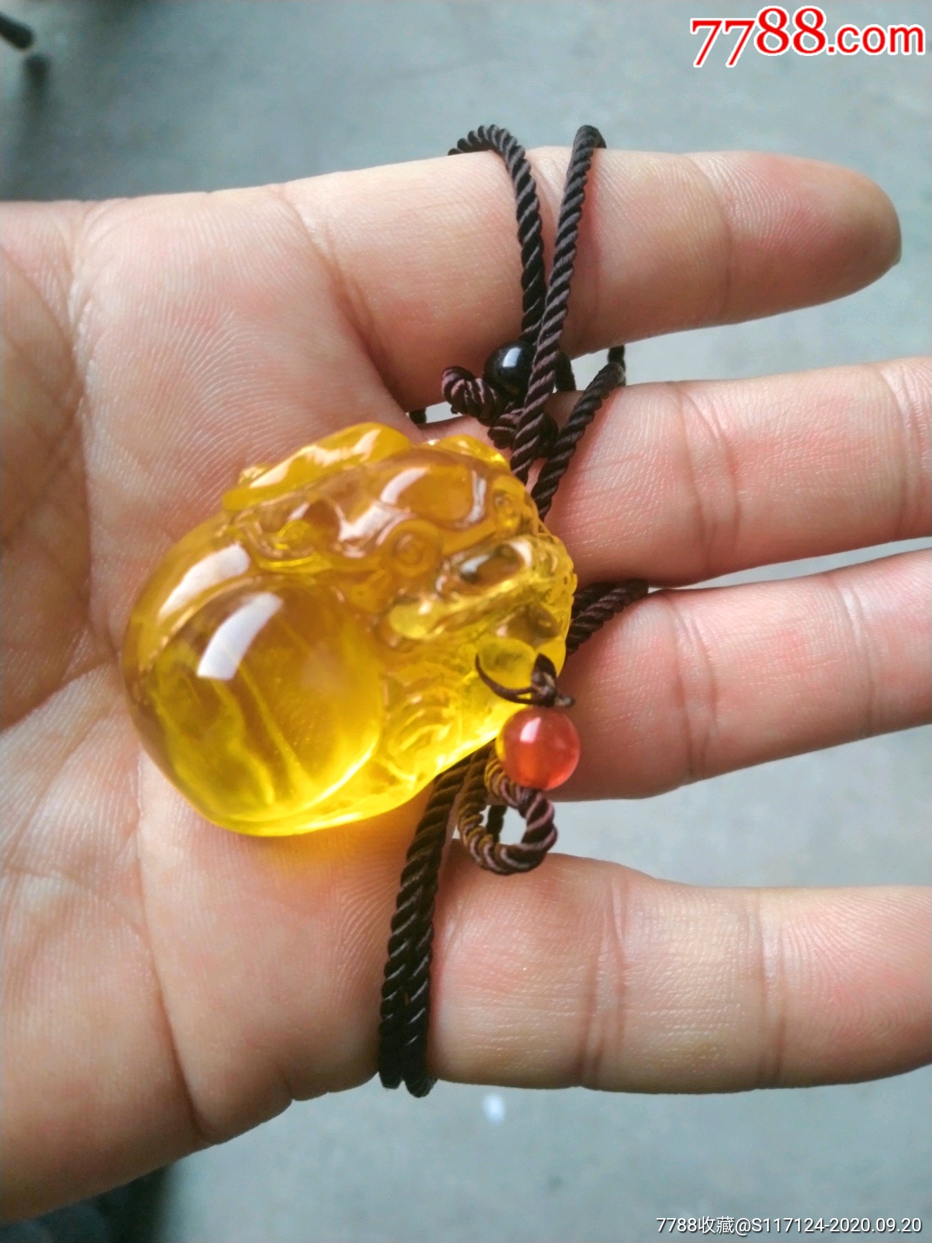 黄金琥珀.包真.老坑琥珀,现在雕貔貅.
