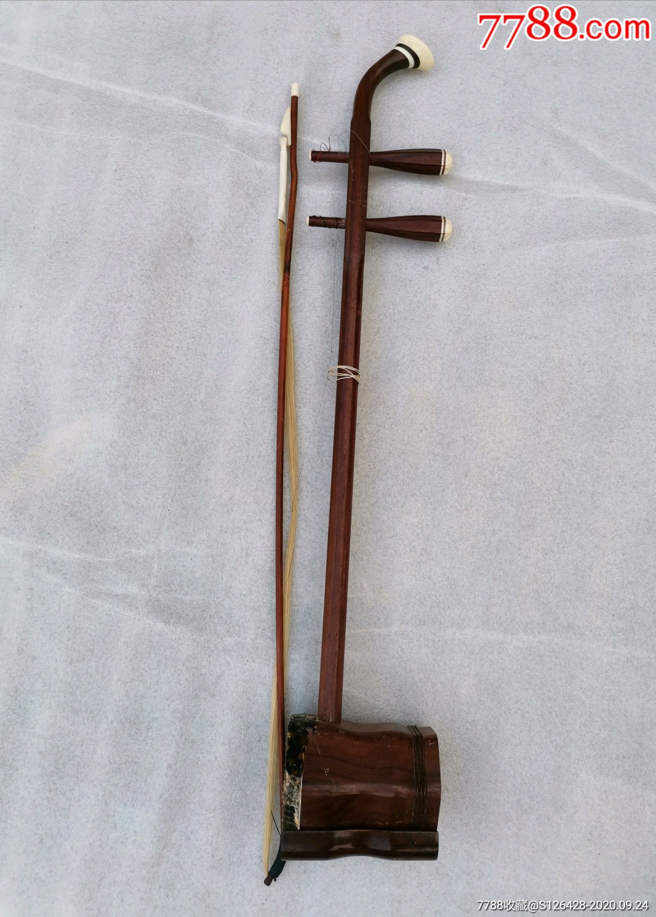 首页 拍卖 二胡/胡琴 >> 老红木二胡