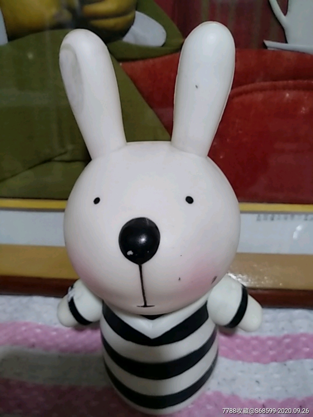 塑料小兔子存钱罐