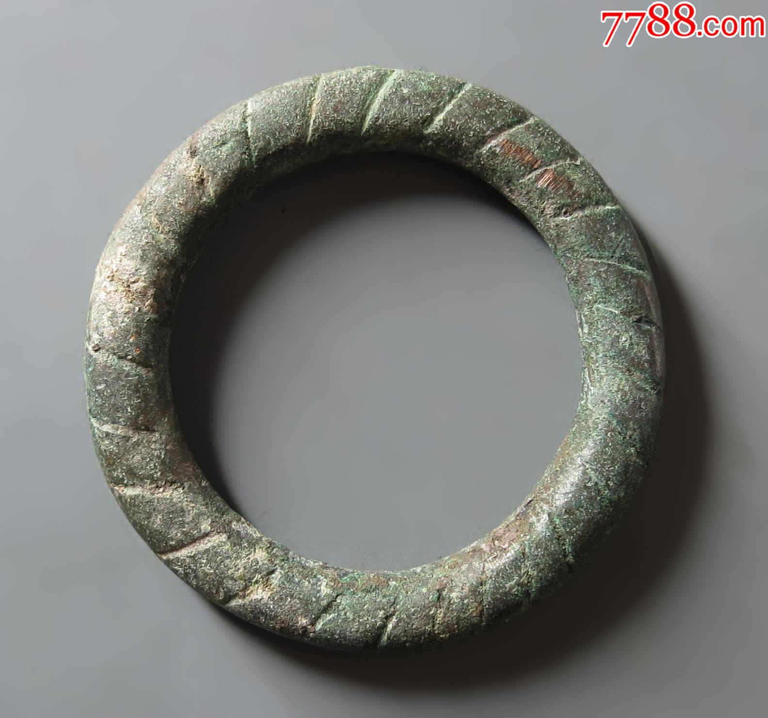 战国:青铜俯首环首1件,保真到代,带环纹饰