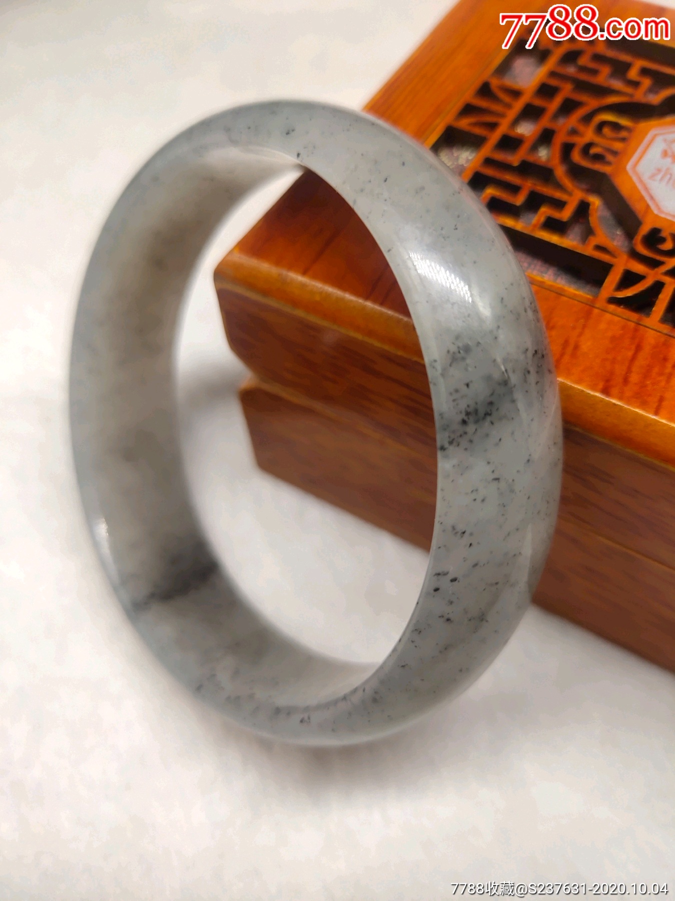 新疆和田玉青花手镯