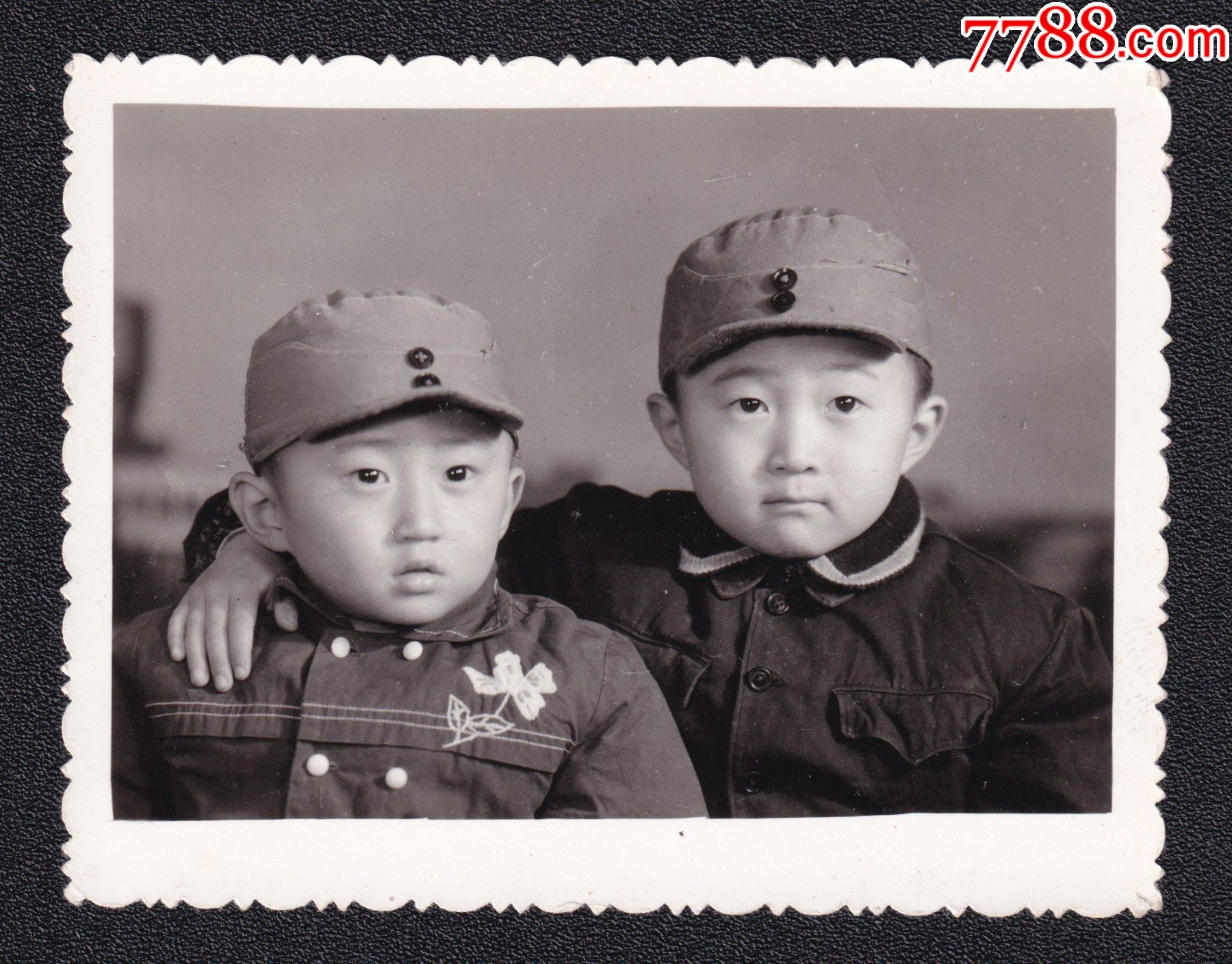 文*年代儿童戴八路军帽子老照片1张(尺寸约5.9*7.