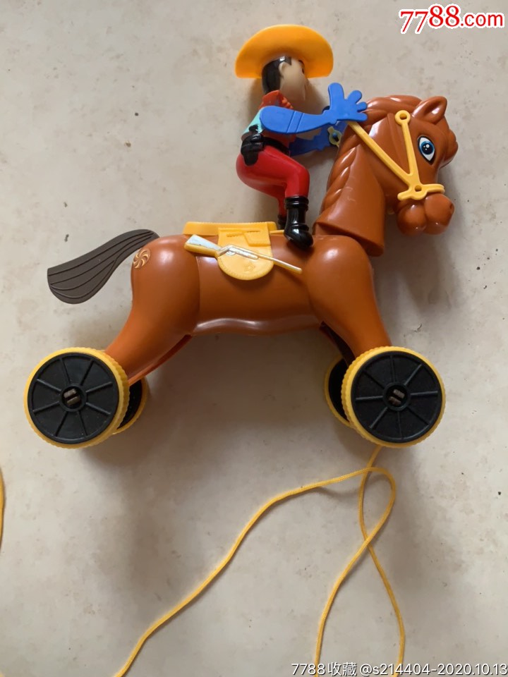 老玩具骑马牛仔