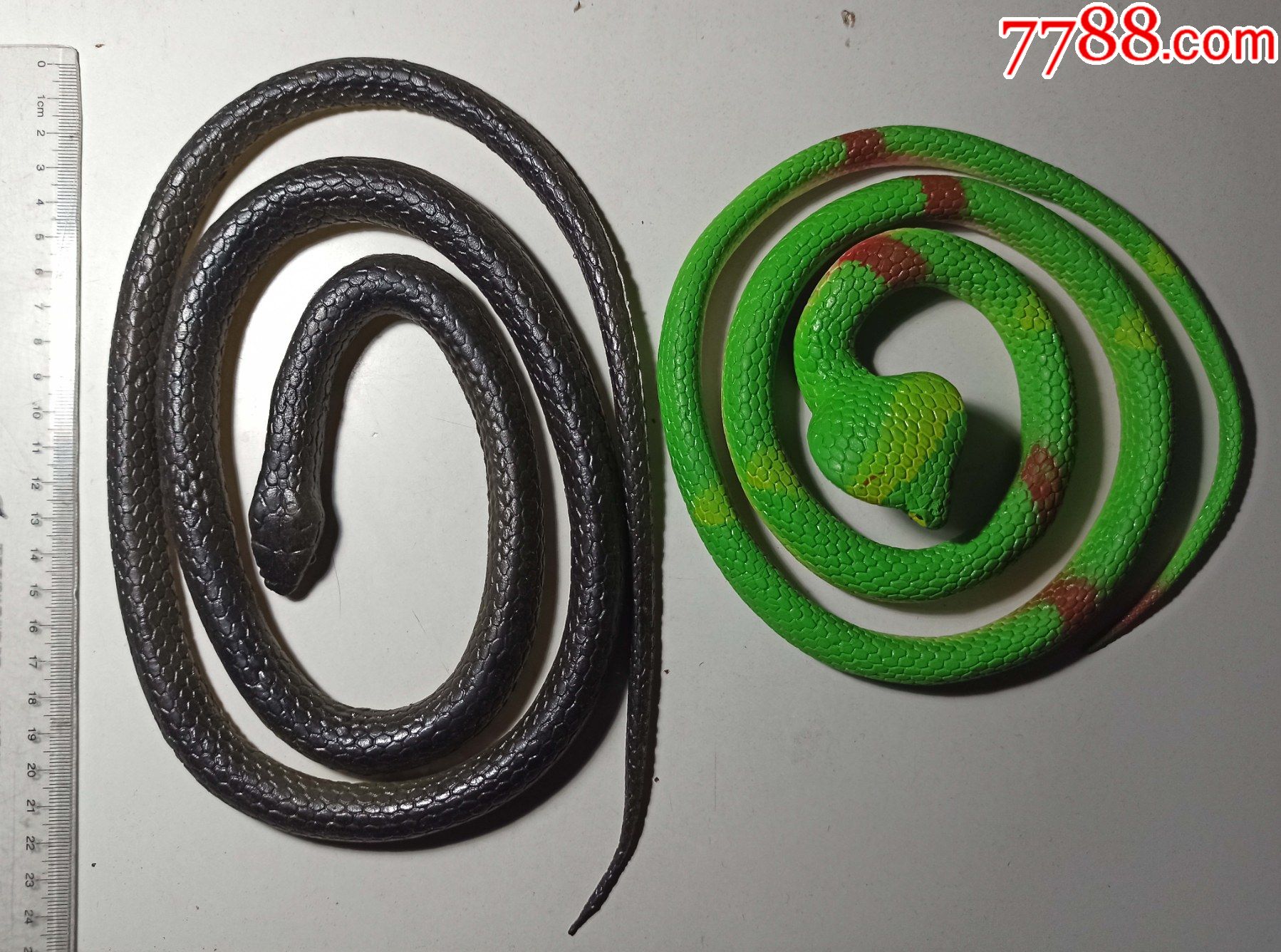 橡胶生肖蛇玩具两个